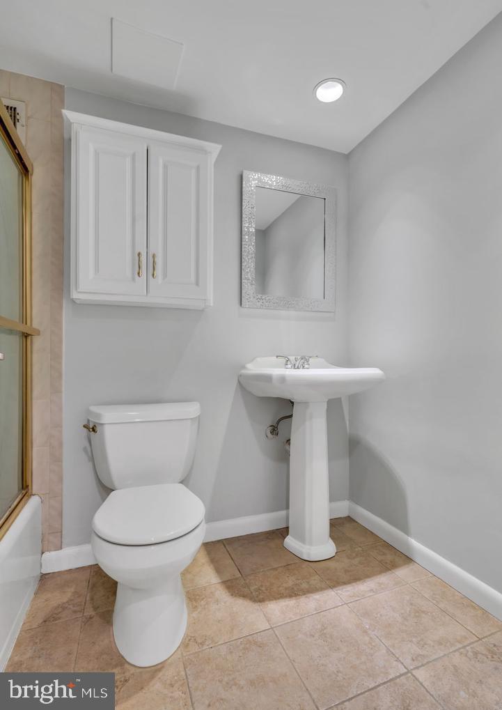 LAFAYETTE PARK CONDOMINIUM - Residential