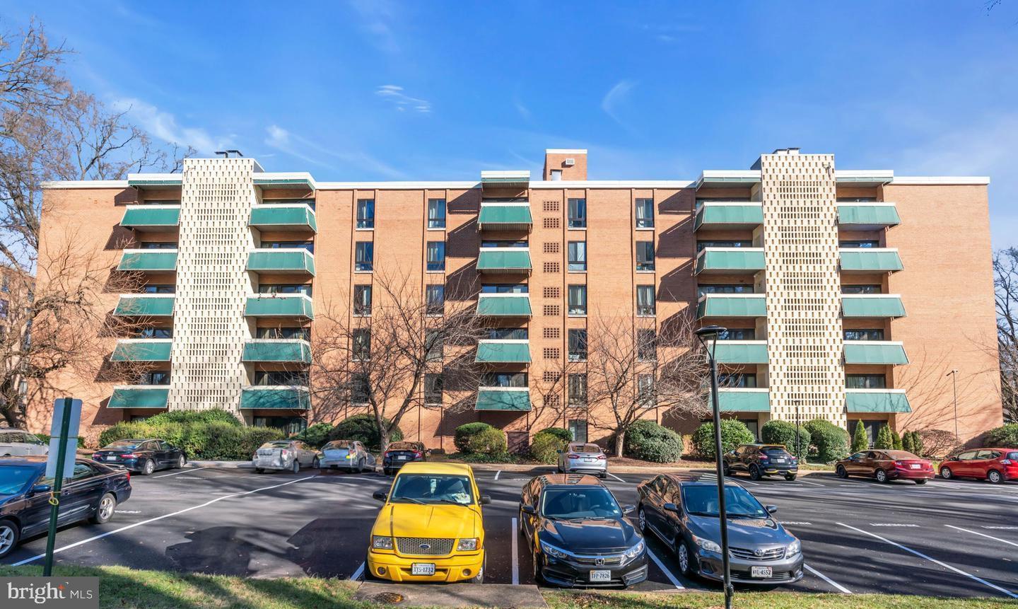 6141 LEESBURG PIKE 504