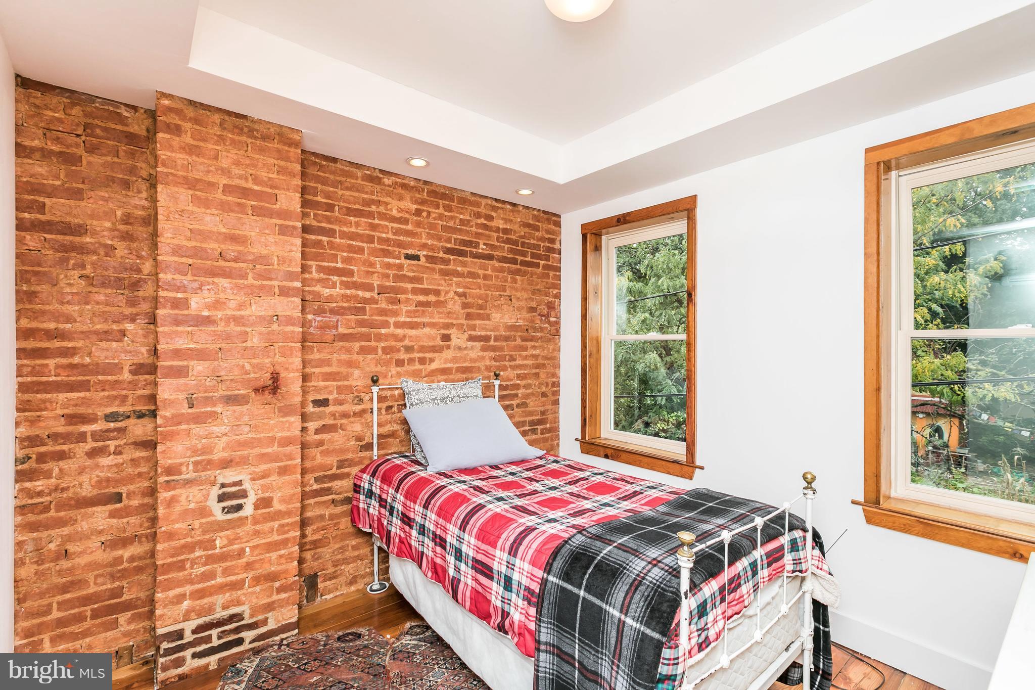 HOLLINS MARKET - Residential