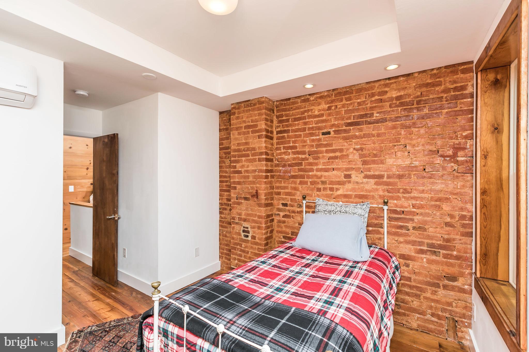 HOLLINS MARKET - Residential