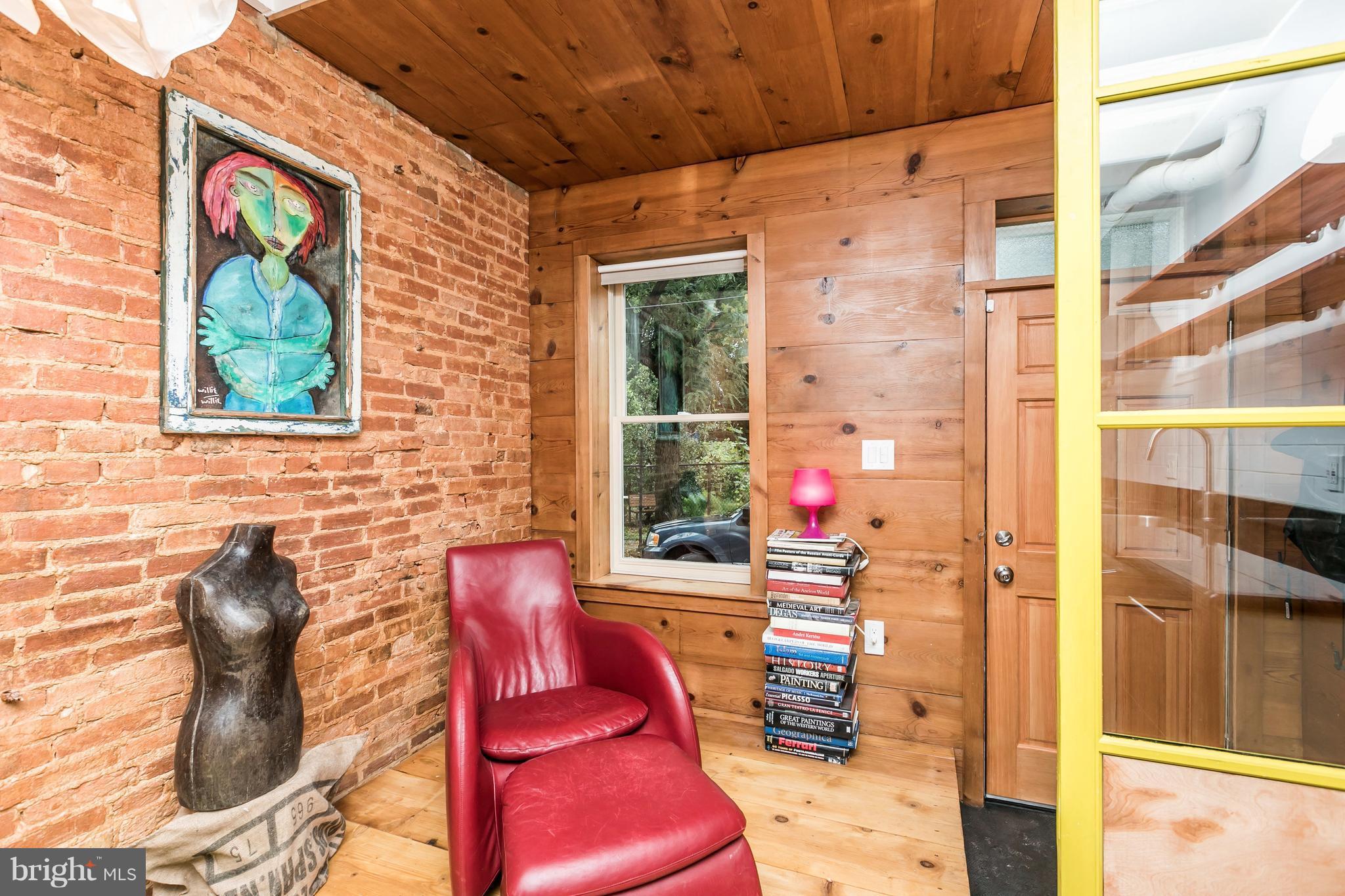 HOLLINS MARKET - Residential