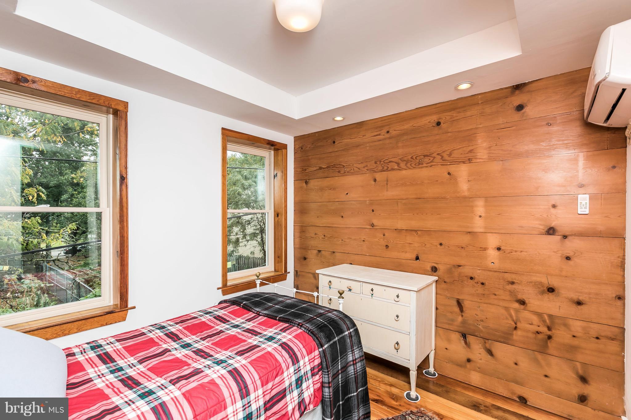 HOLLINS MARKET - Residential