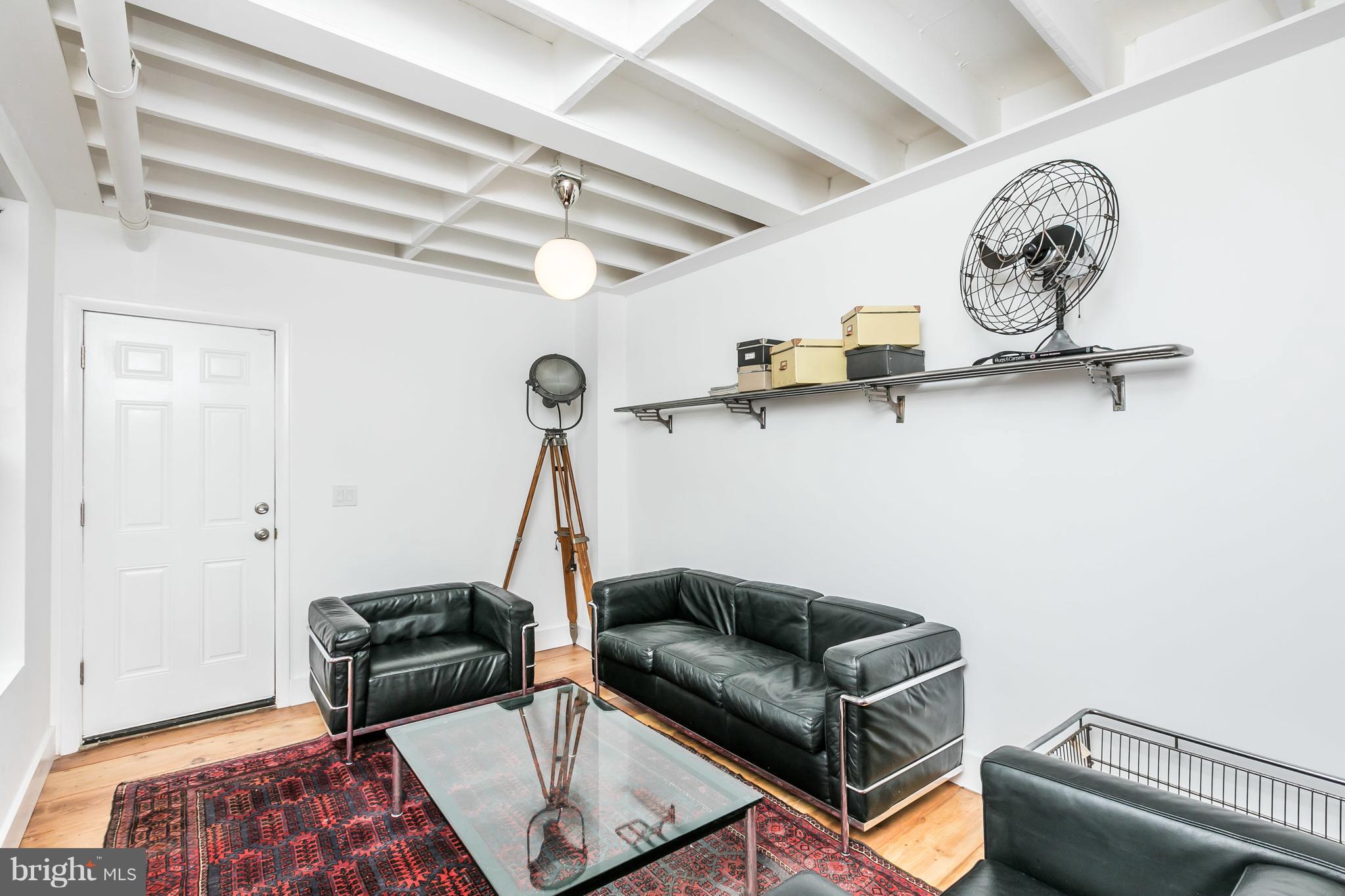 HOLLINS MARKET - Residential