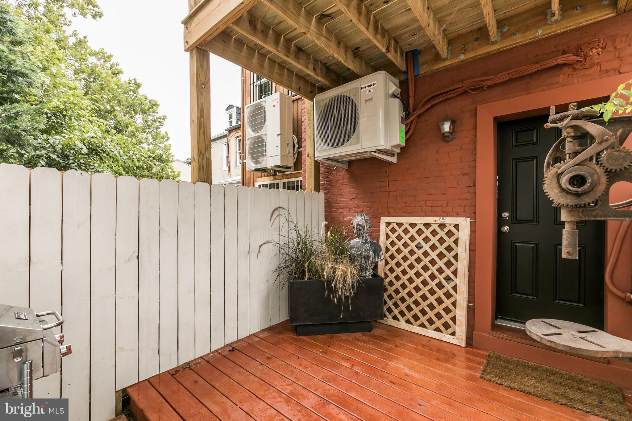 HOLLINS MARKET - Residential