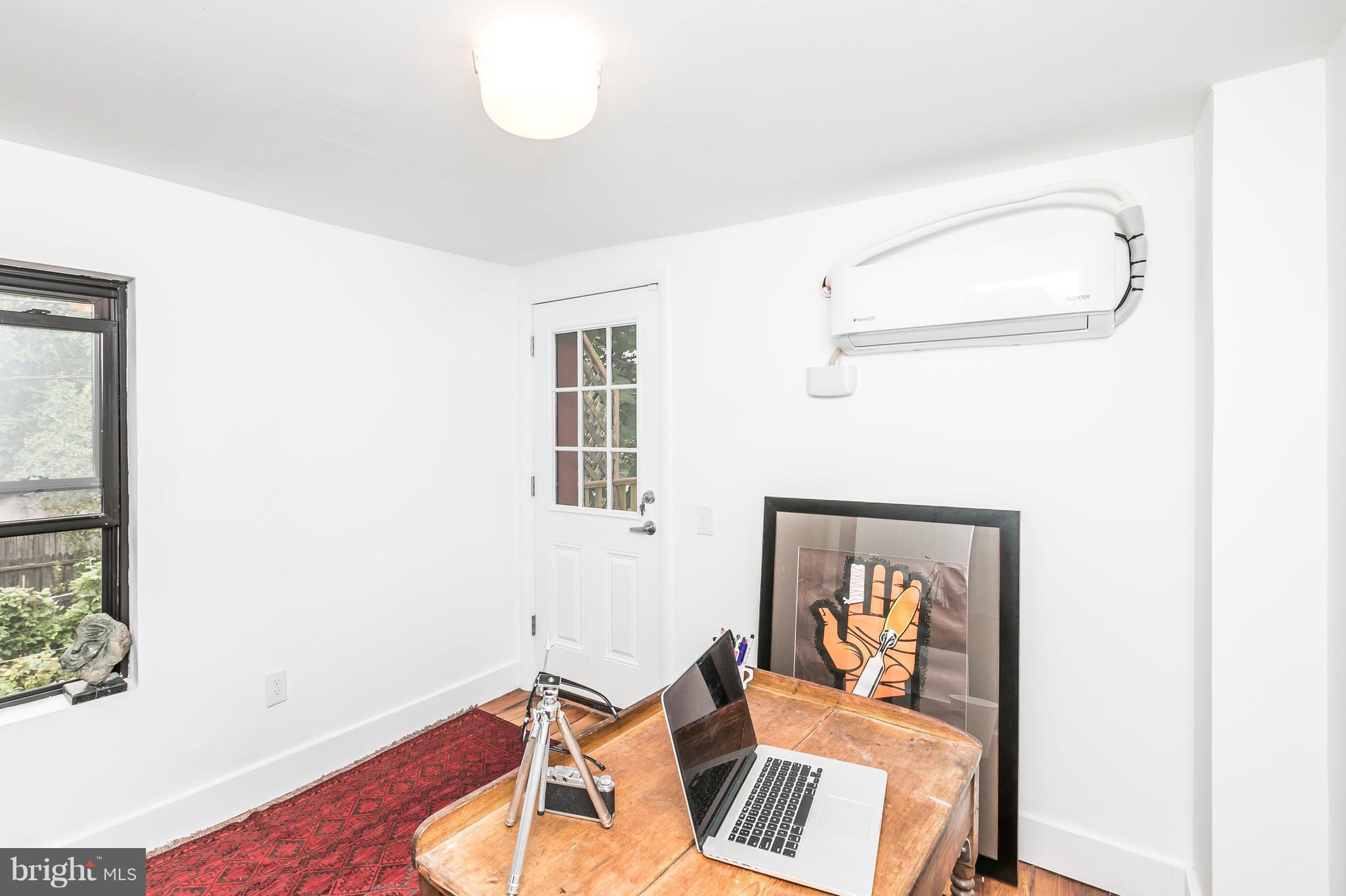 HOLLINS MARKET - Residential