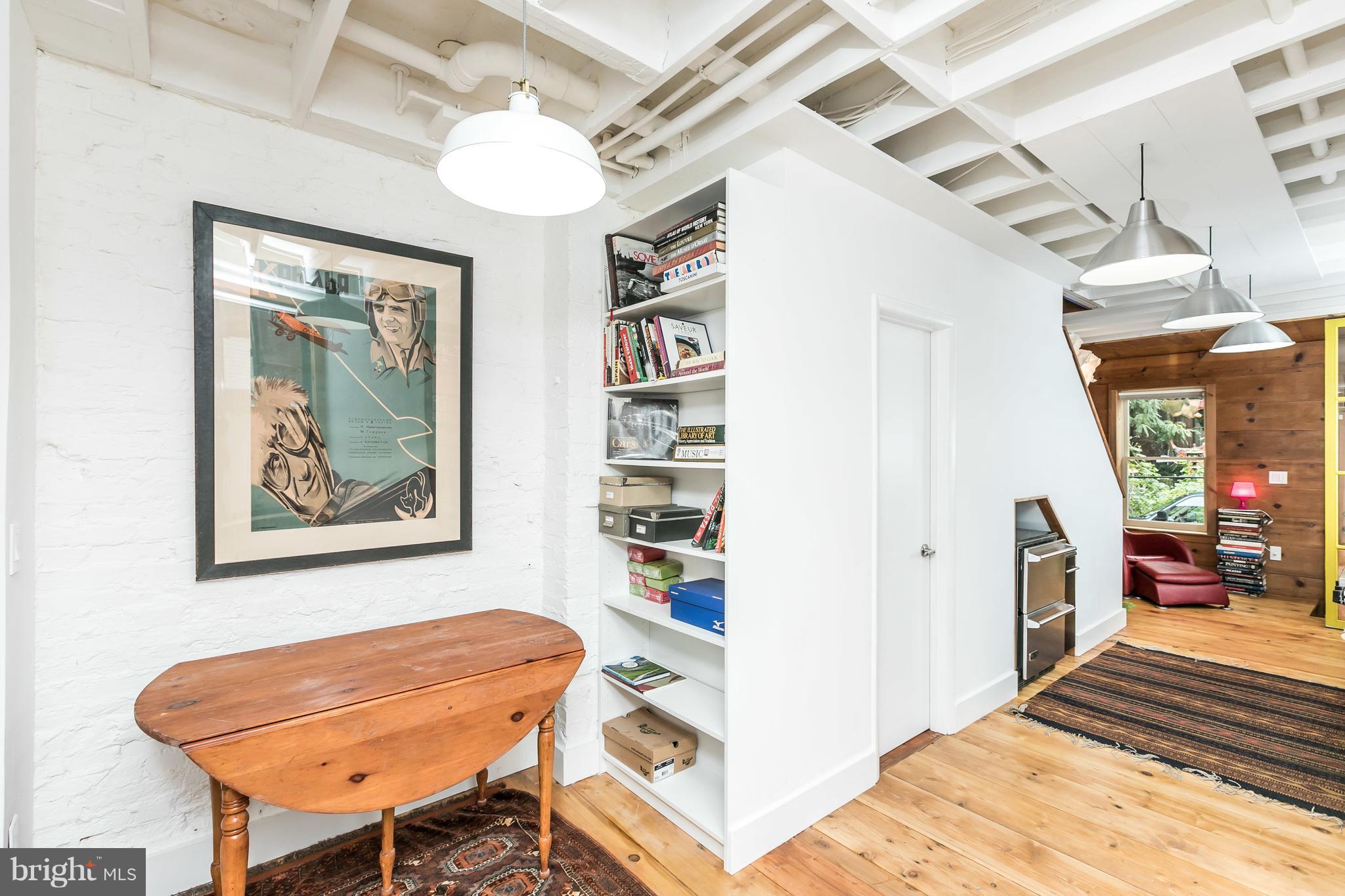 HOLLINS MARKET - Residential