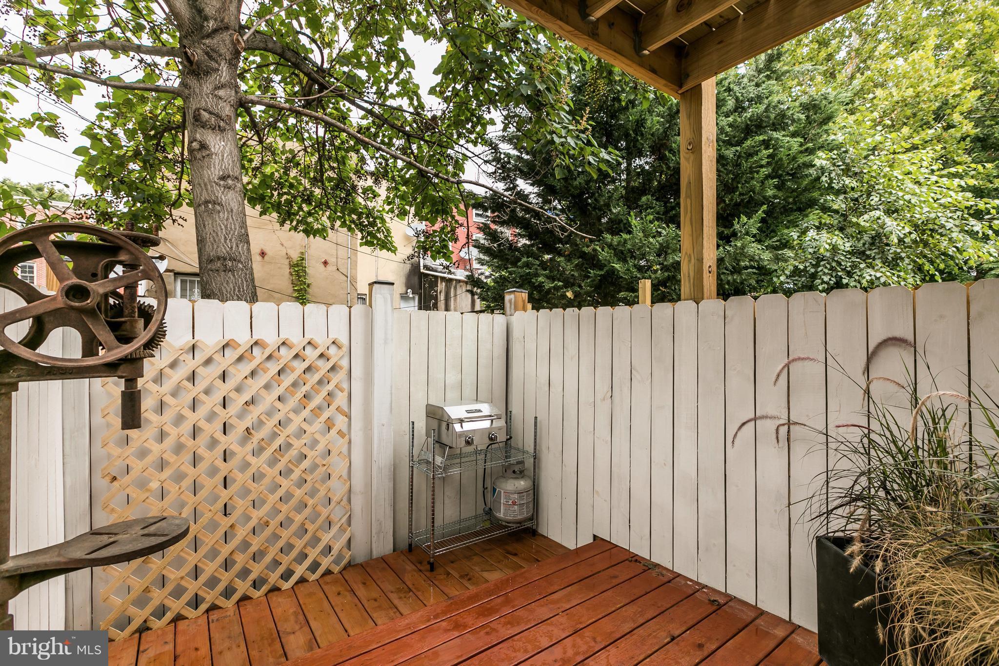 HOLLINS MARKET - Residential