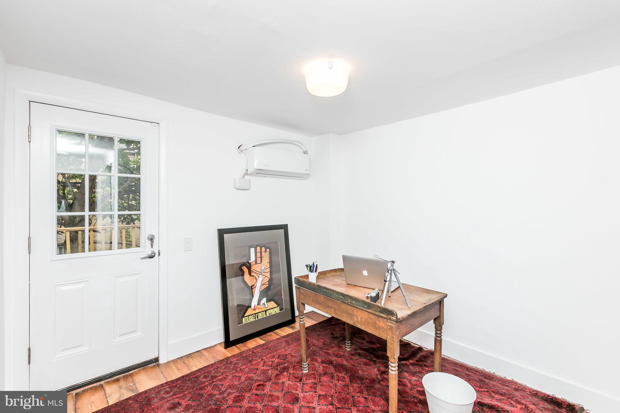 HOLLINS MARKET - Residential