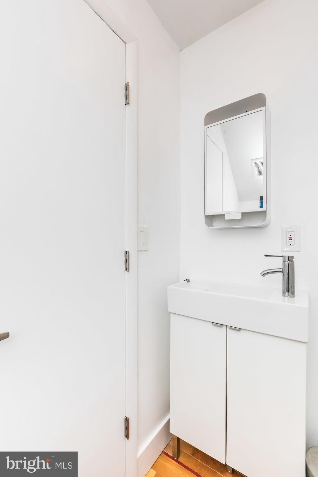 HOLLINS MARKET - Residential