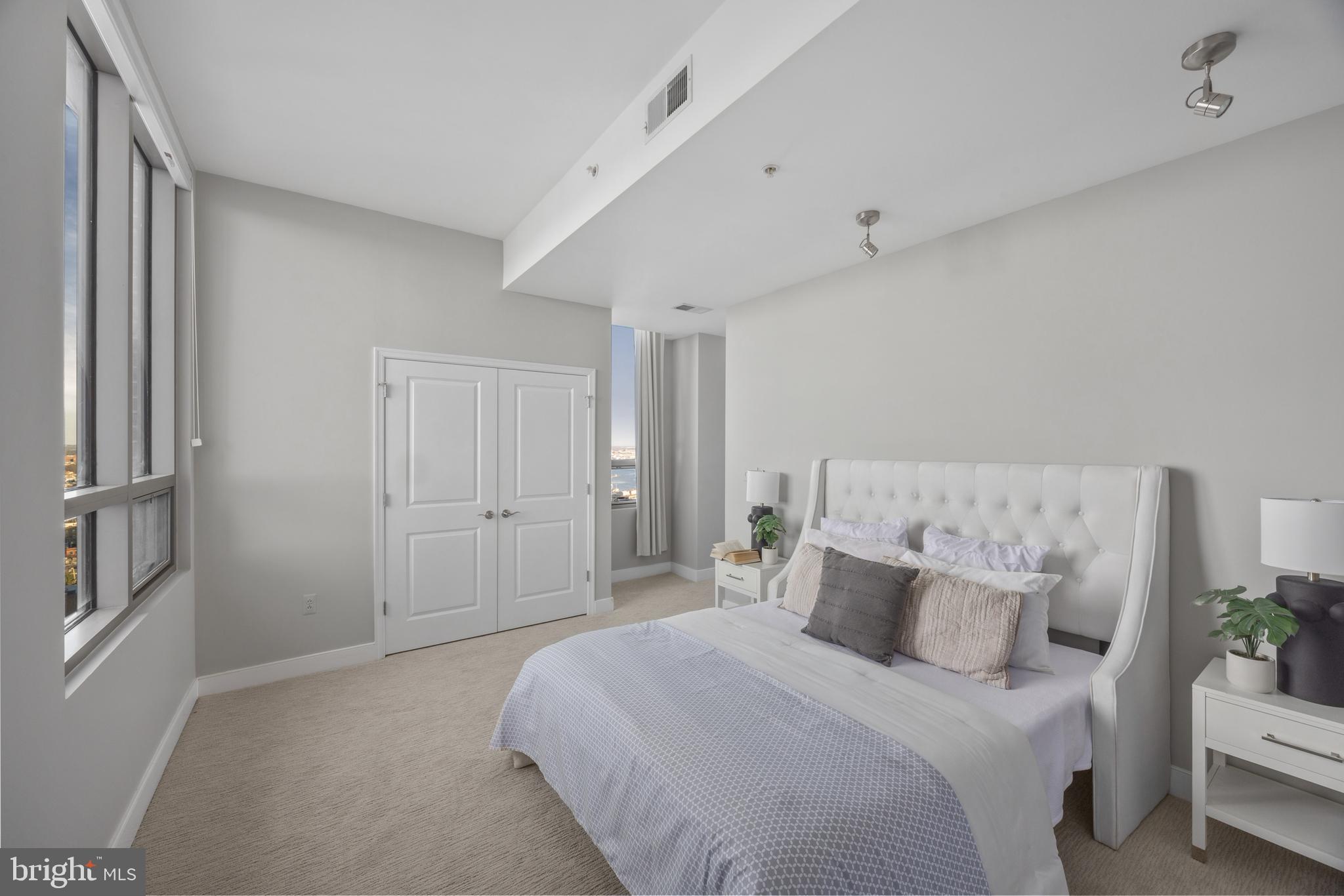 HARBOR EAST - Residential