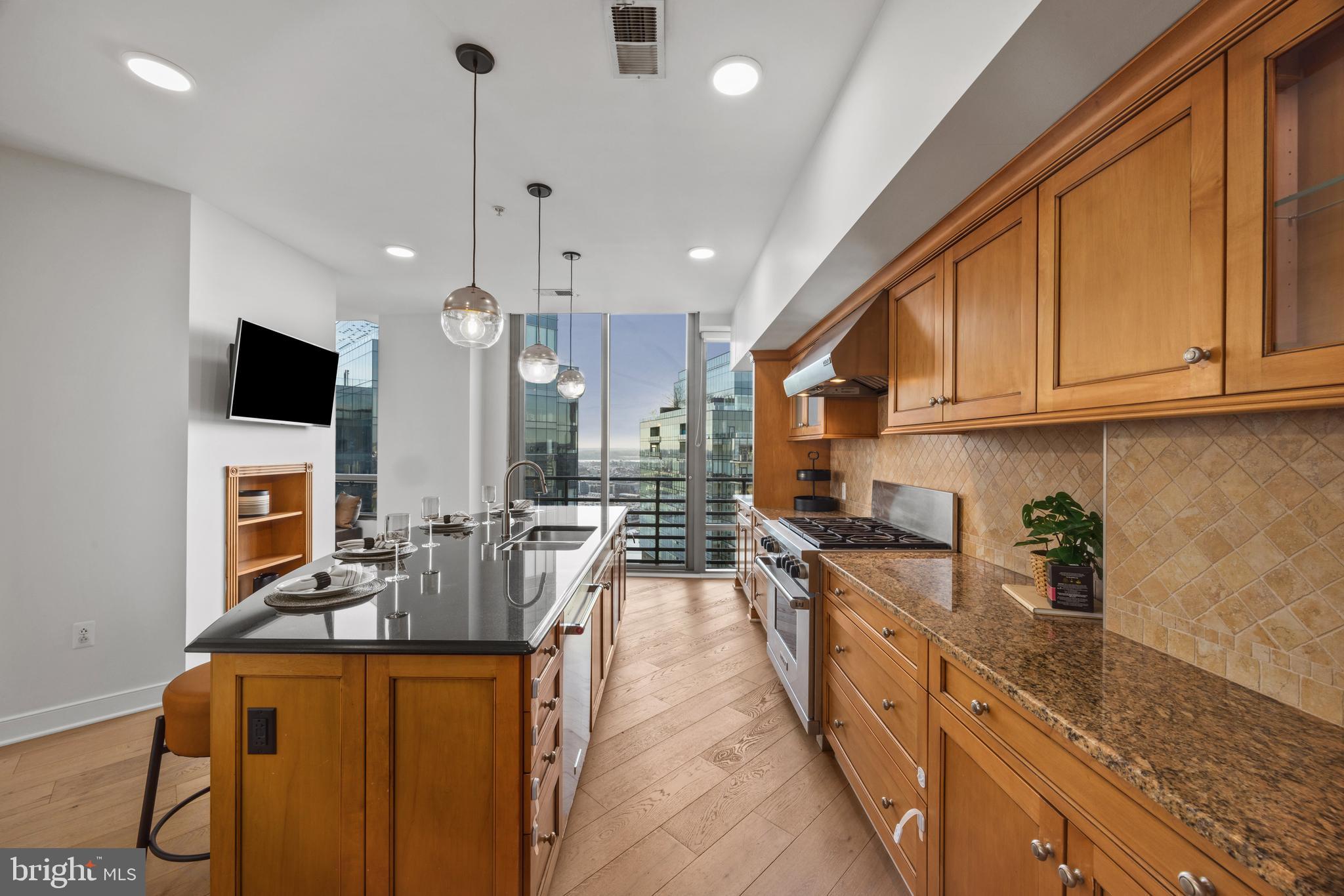 HARBOR EAST - Residential