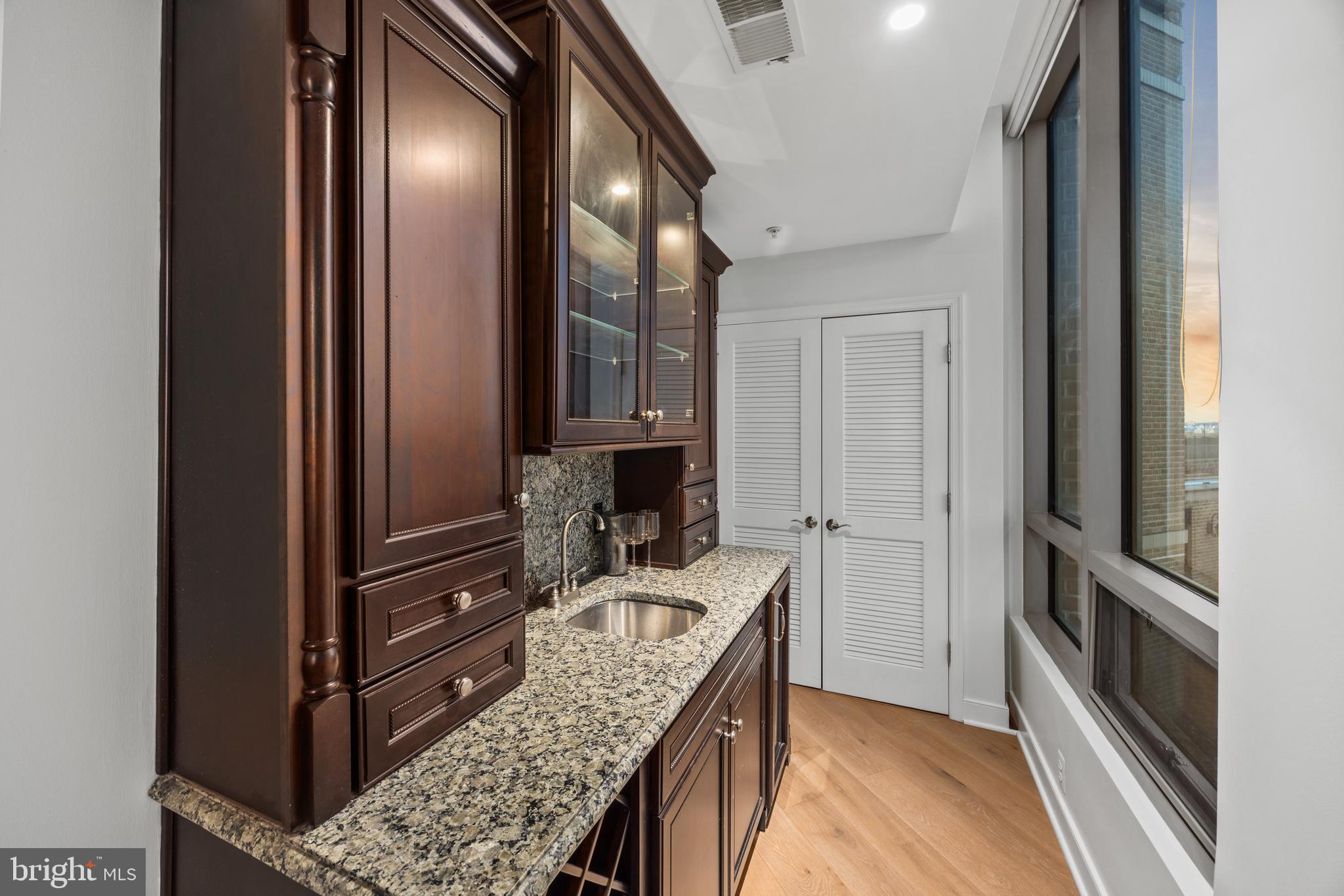 HARBOR EAST - Residential