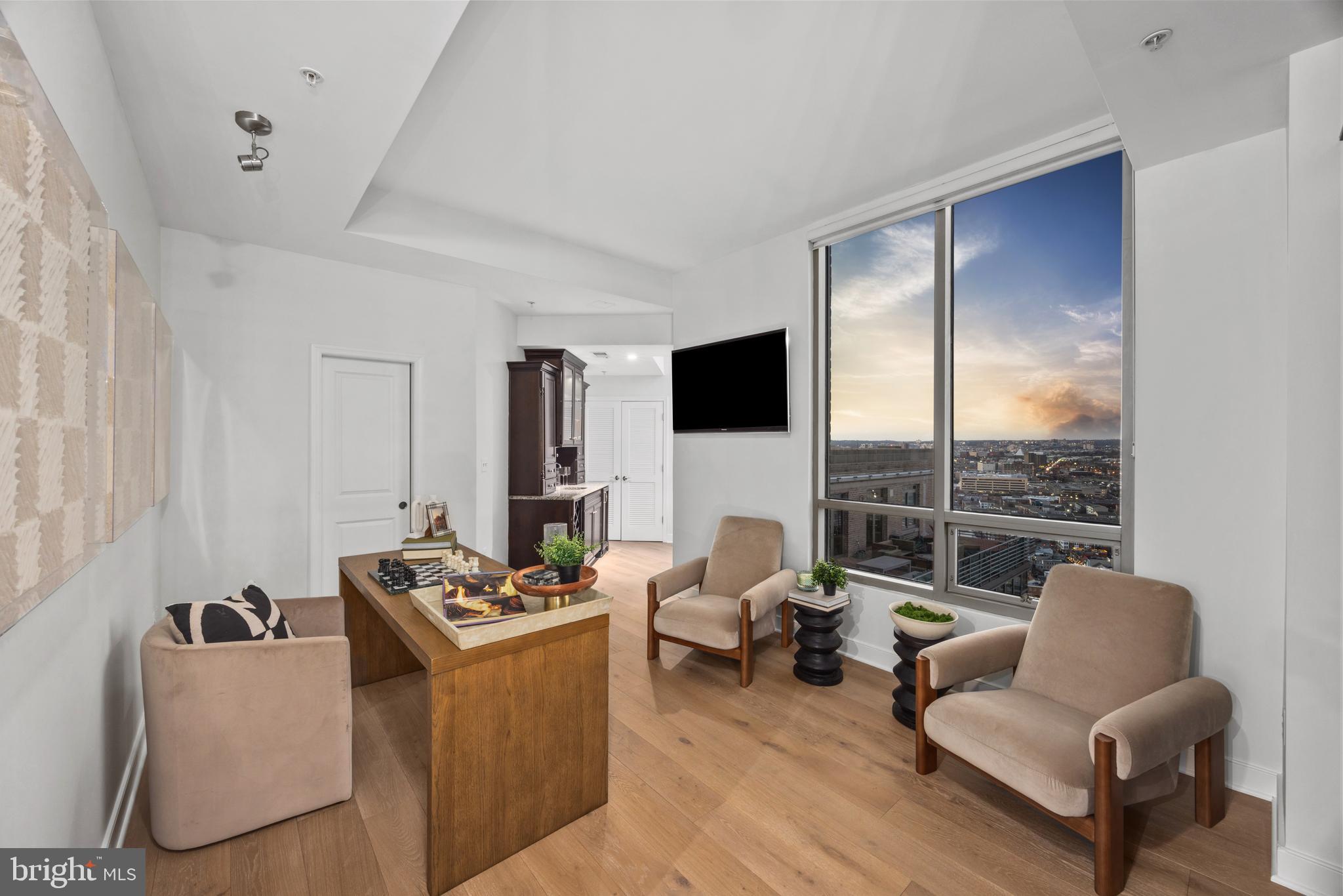 HARBOR EAST - Residential