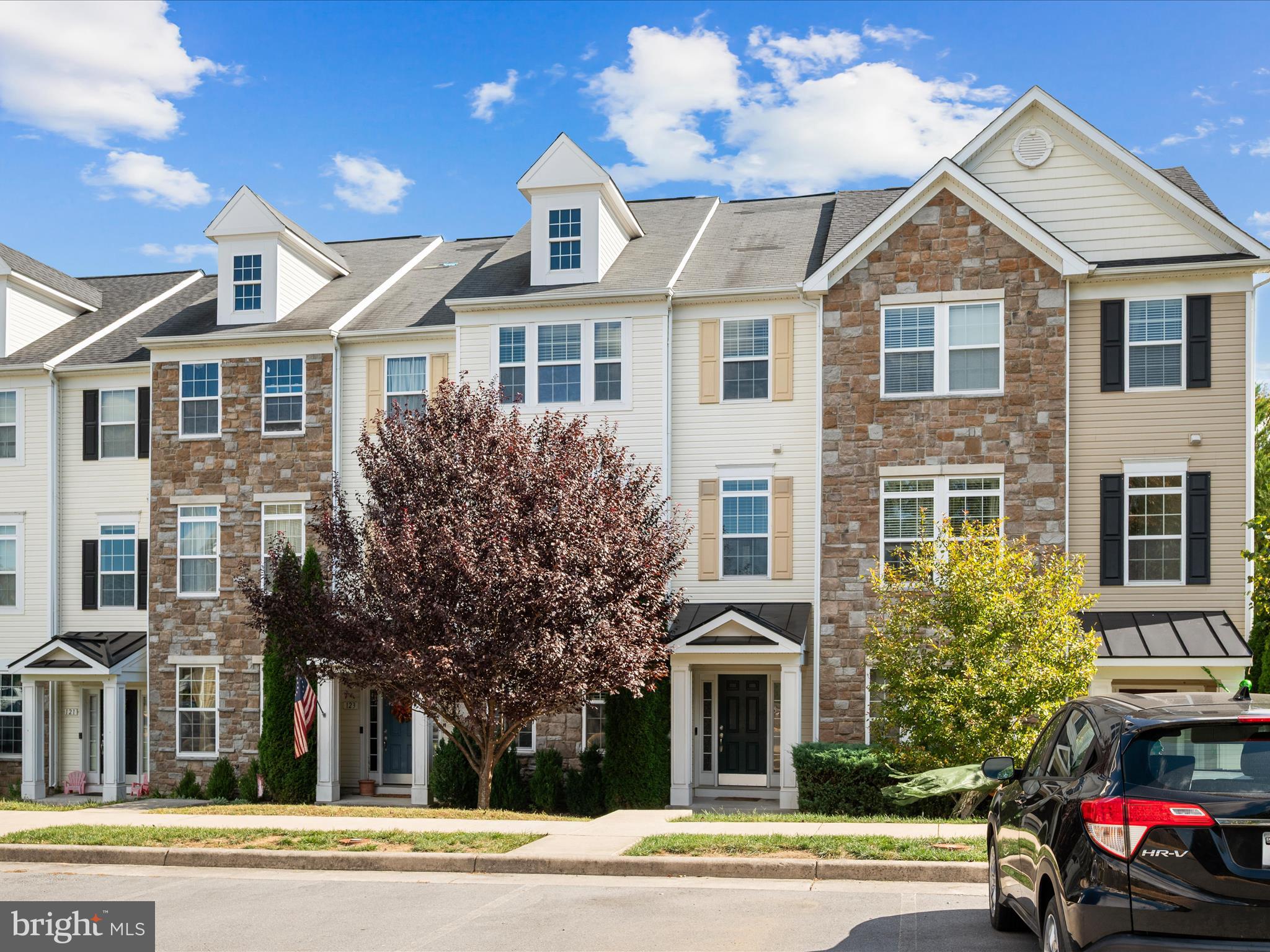 125 CHESHIRE COURT