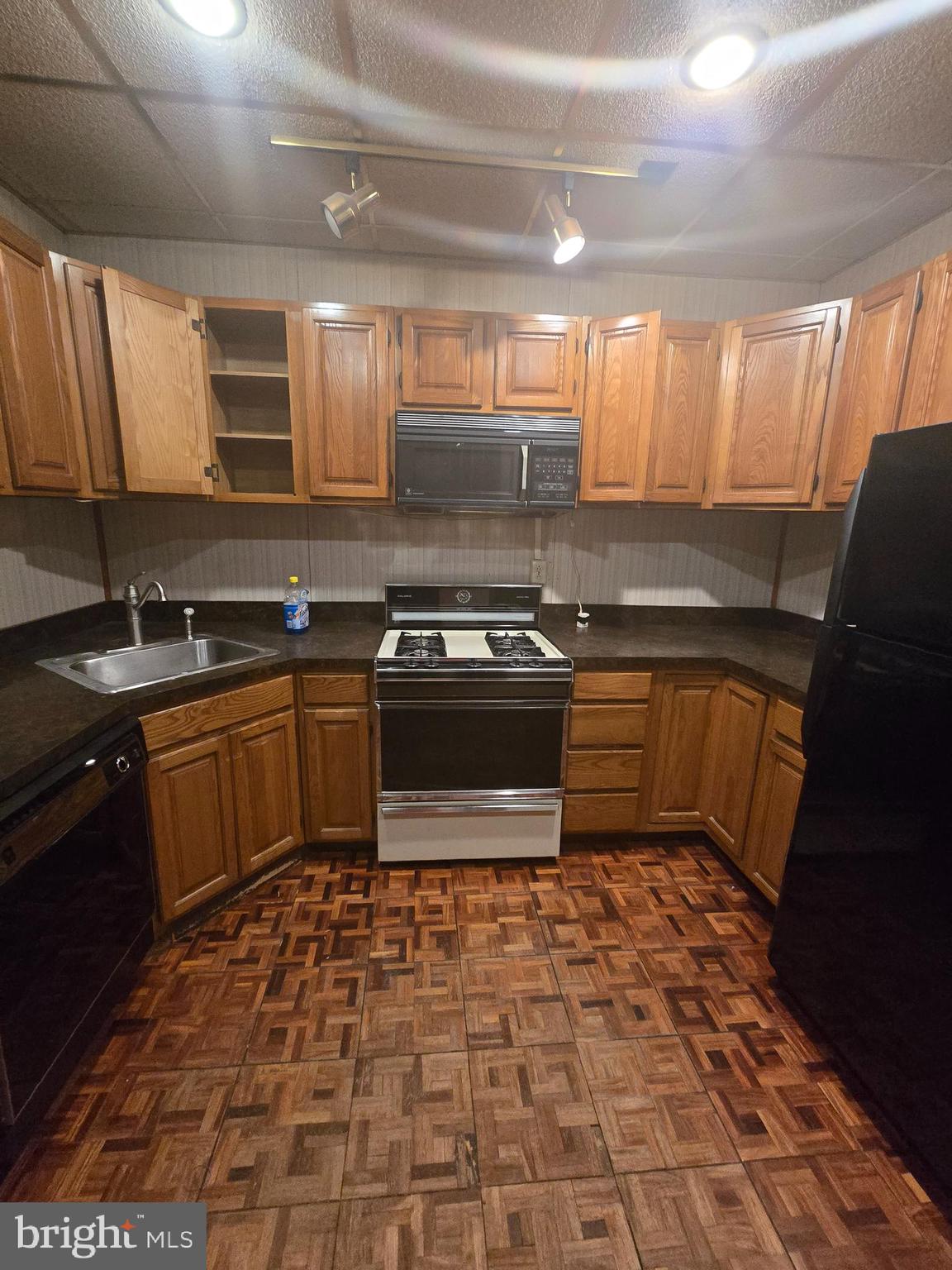 STRAWBERRY MANSION - Residential