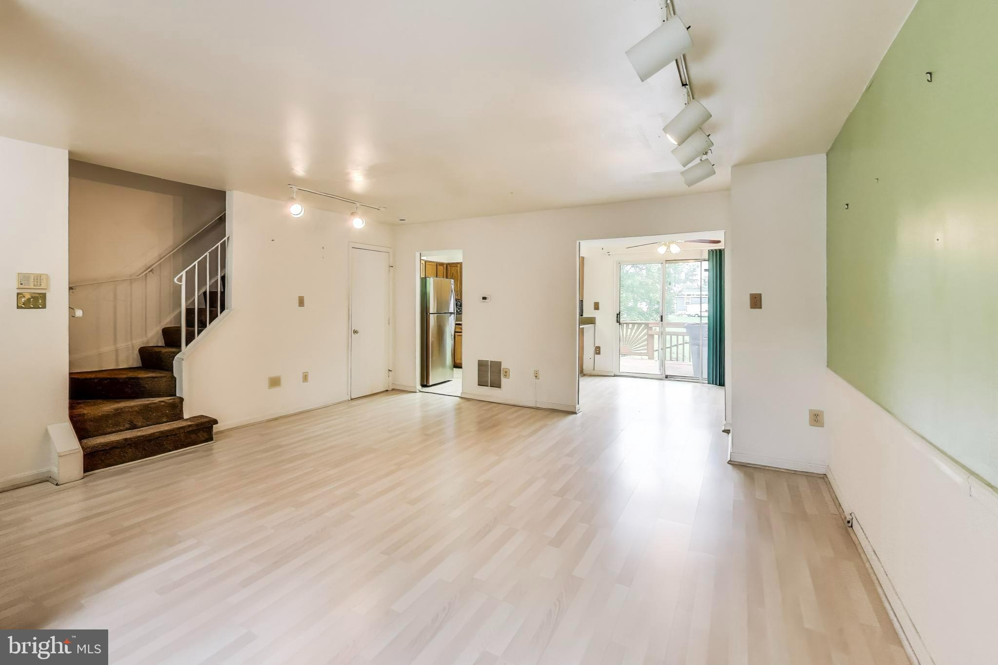 903 HILLDROPT COURT