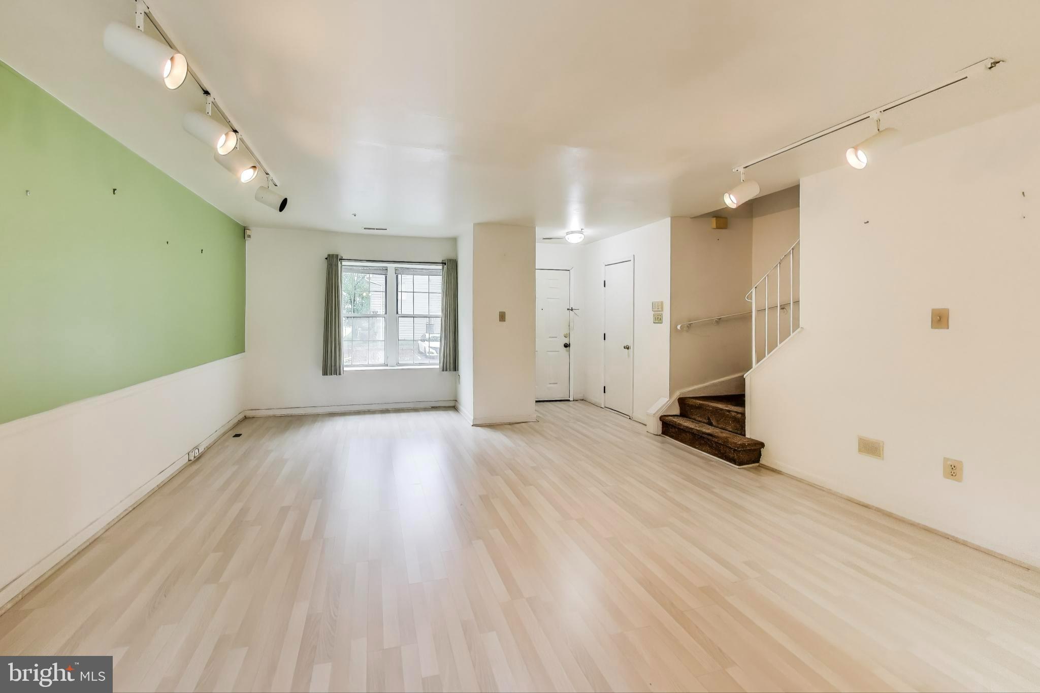 903 HILLDROPT COURT
