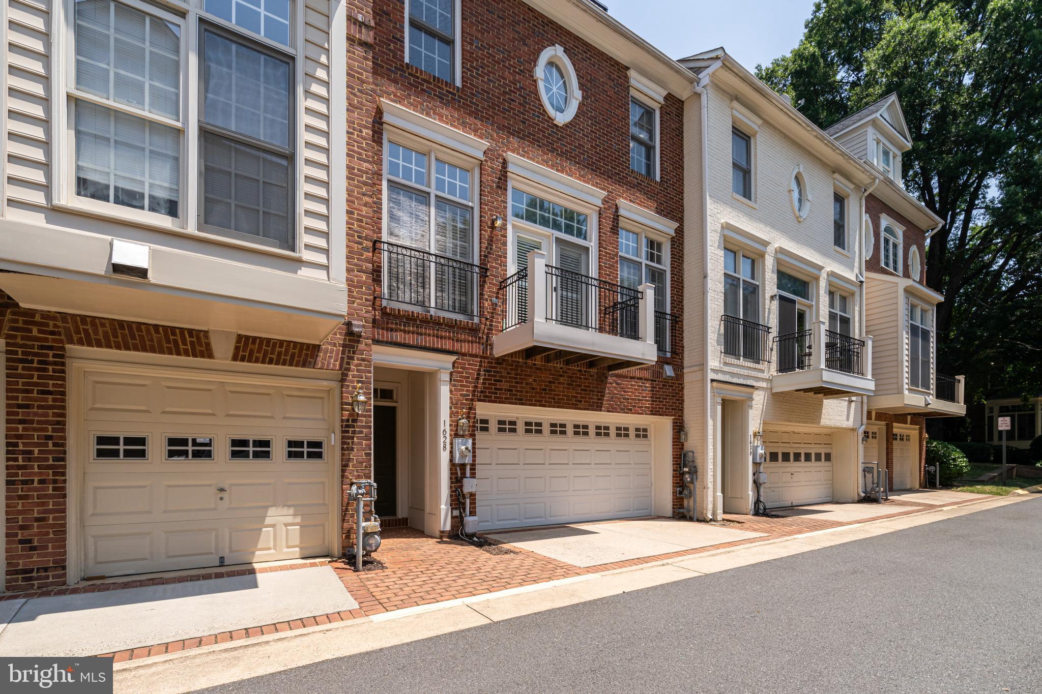 HUNTING RIDGE - Residential