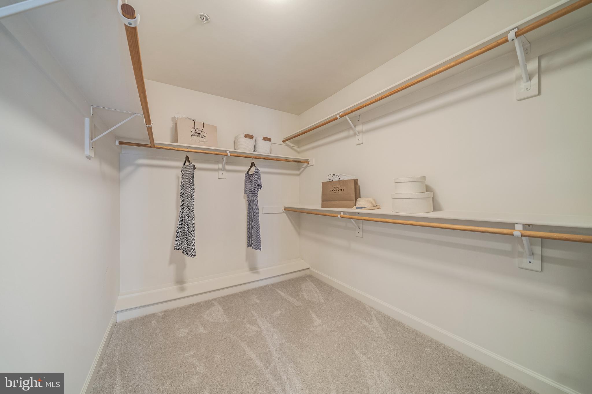 HUNTING RIDGE - Residential