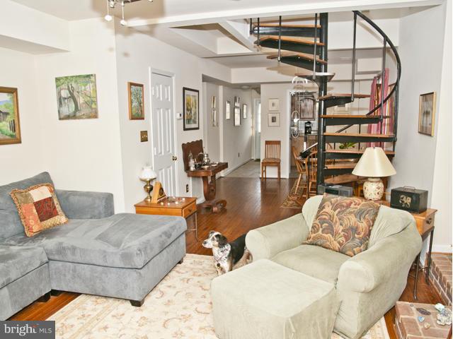 BURGES SQUARE - Residential Lease