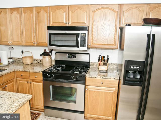 BURGES SQUARE - Residential Lease