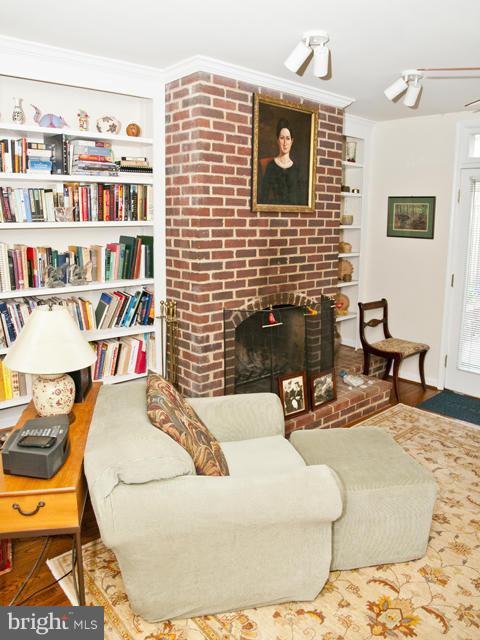 BURGES SQUARE - Residential Lease