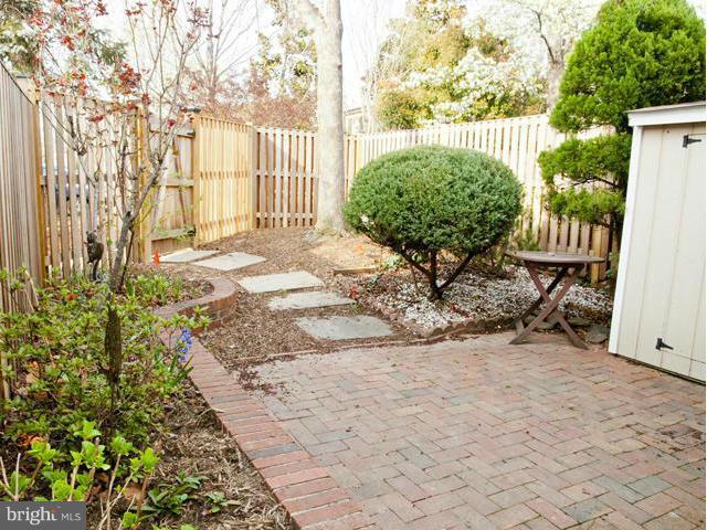 BURGES SQUARE - Residential Lease