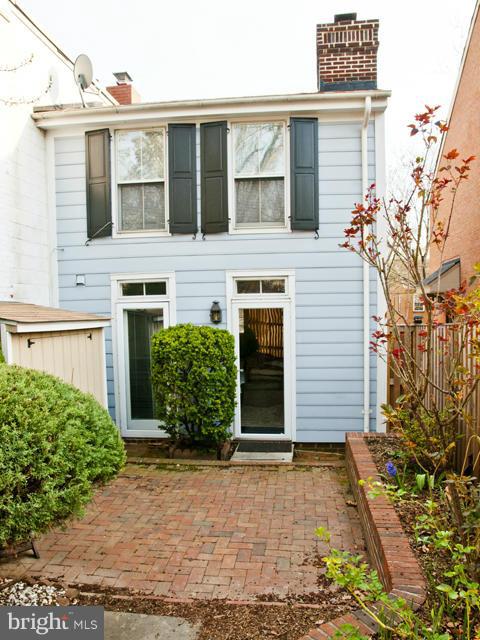 BURGES SQUARE - Residential Lease