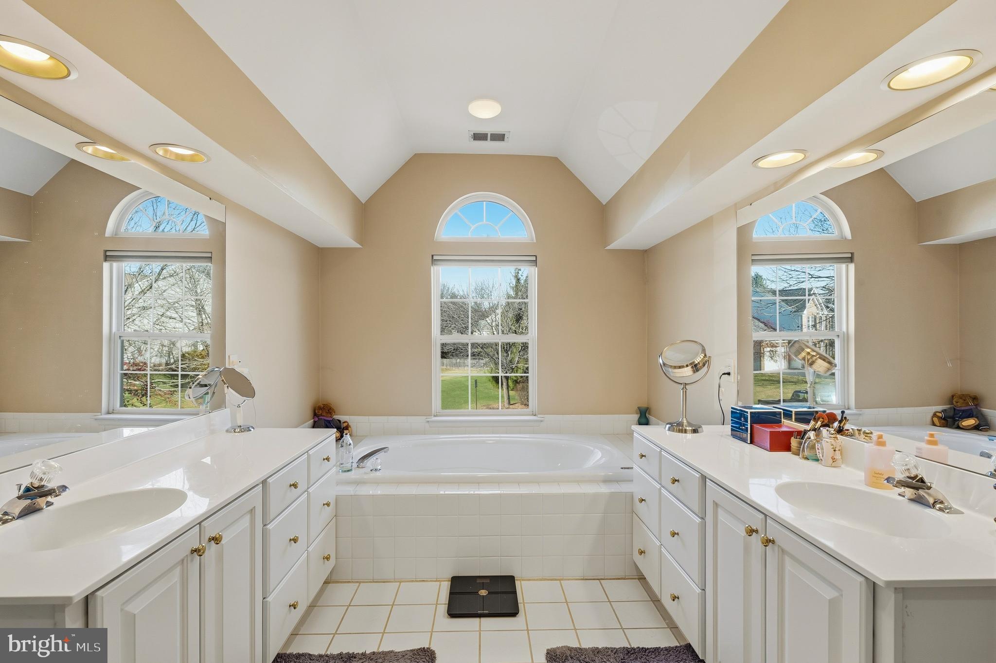 MERSHON CHASE - Residential