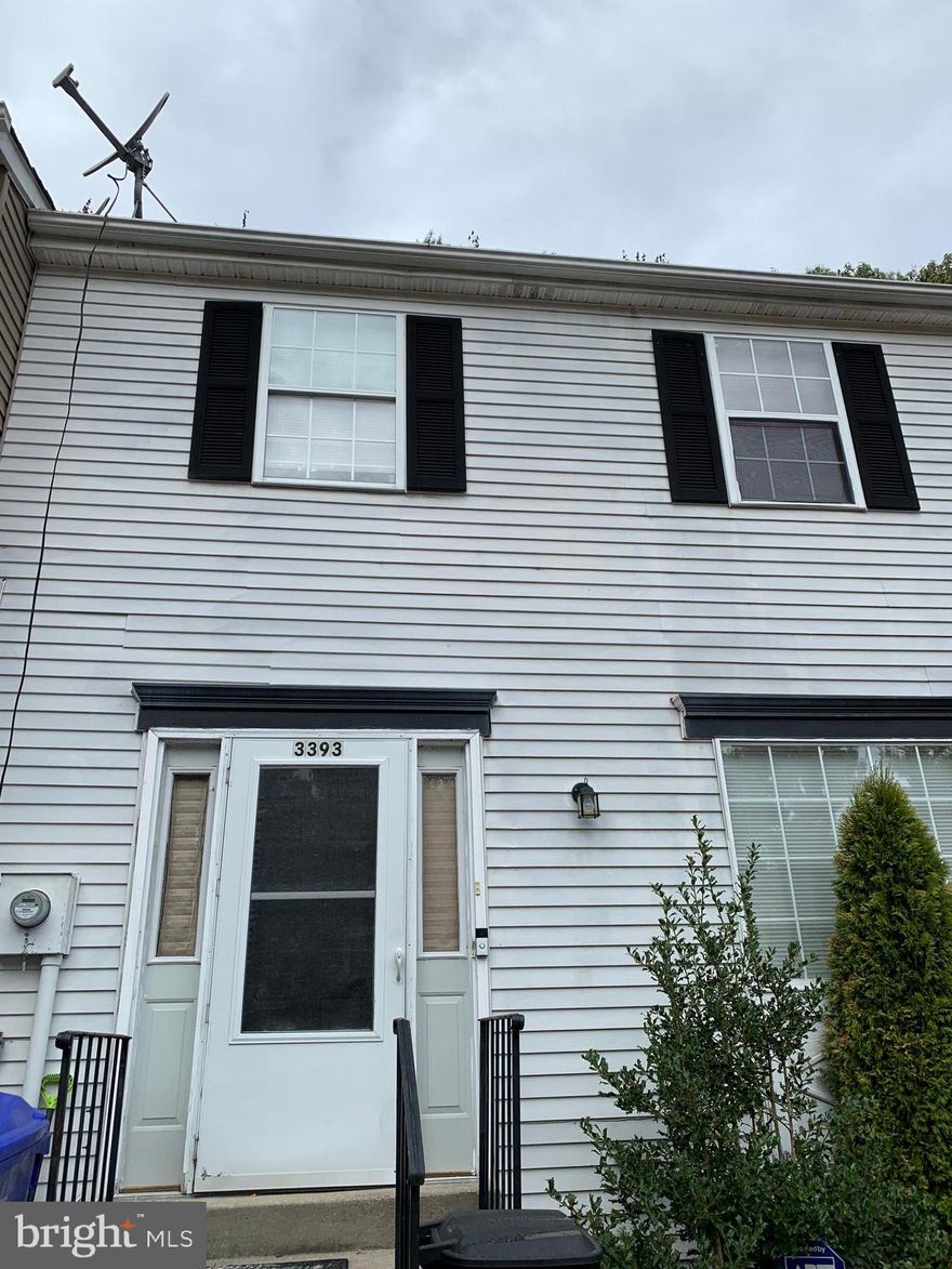 Approved Short Sale!!!  Come a buy this really nice and well kept home.   There's shopping and dining 2 mins away.  The location is a commuter's dream...