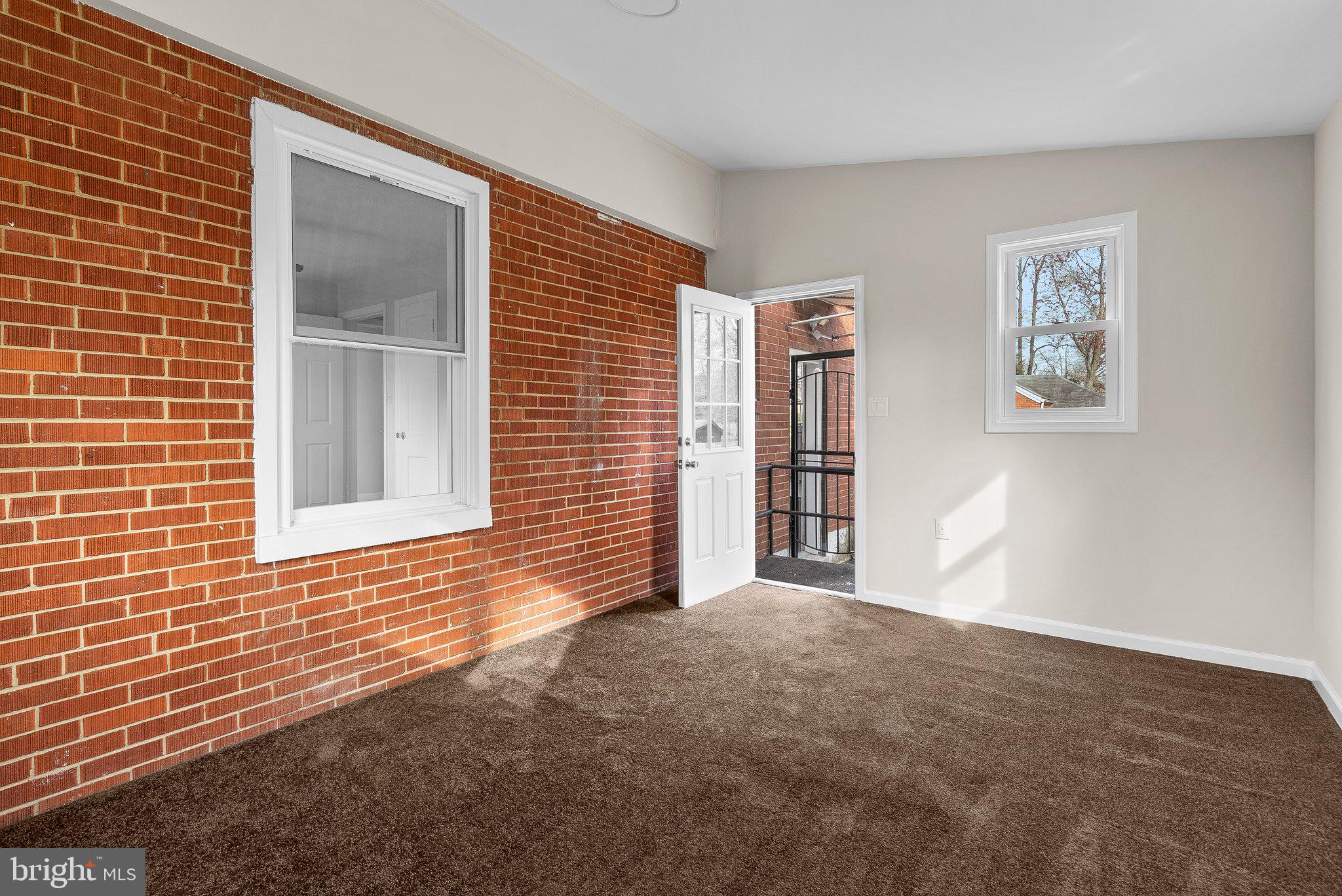 CLINTON - Residential