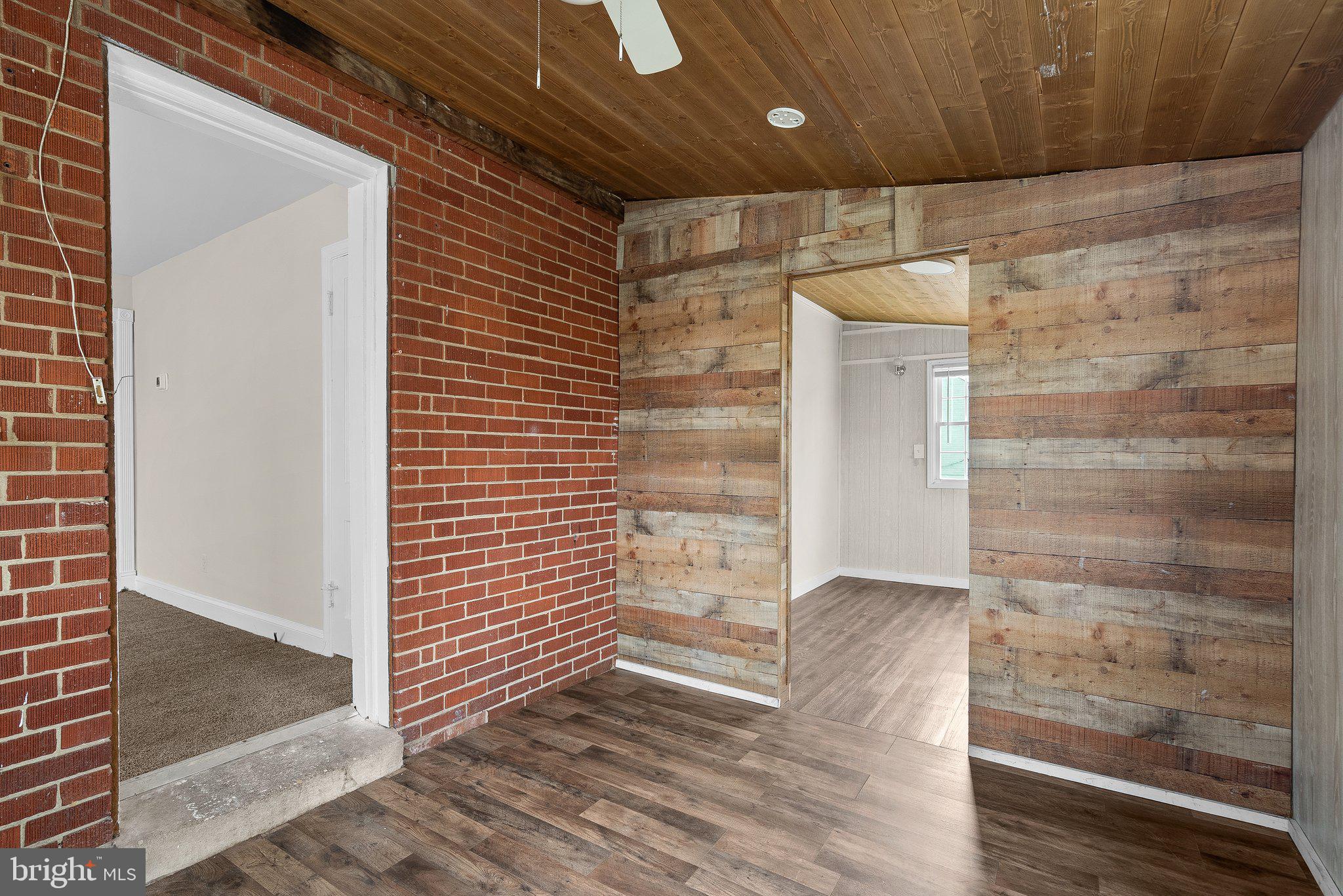 CLINTON - Residential