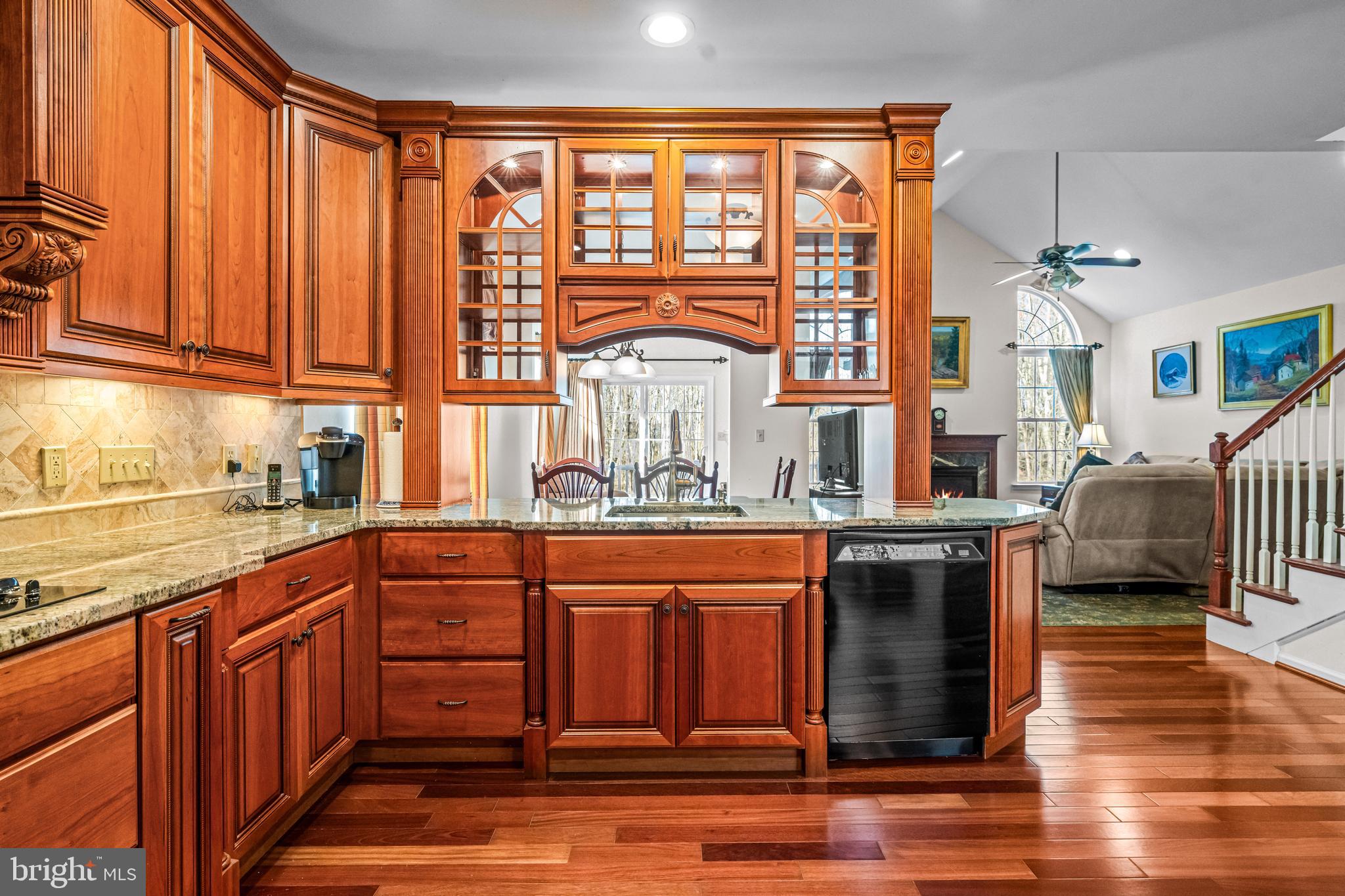 1200 CREEKSIDE LANE