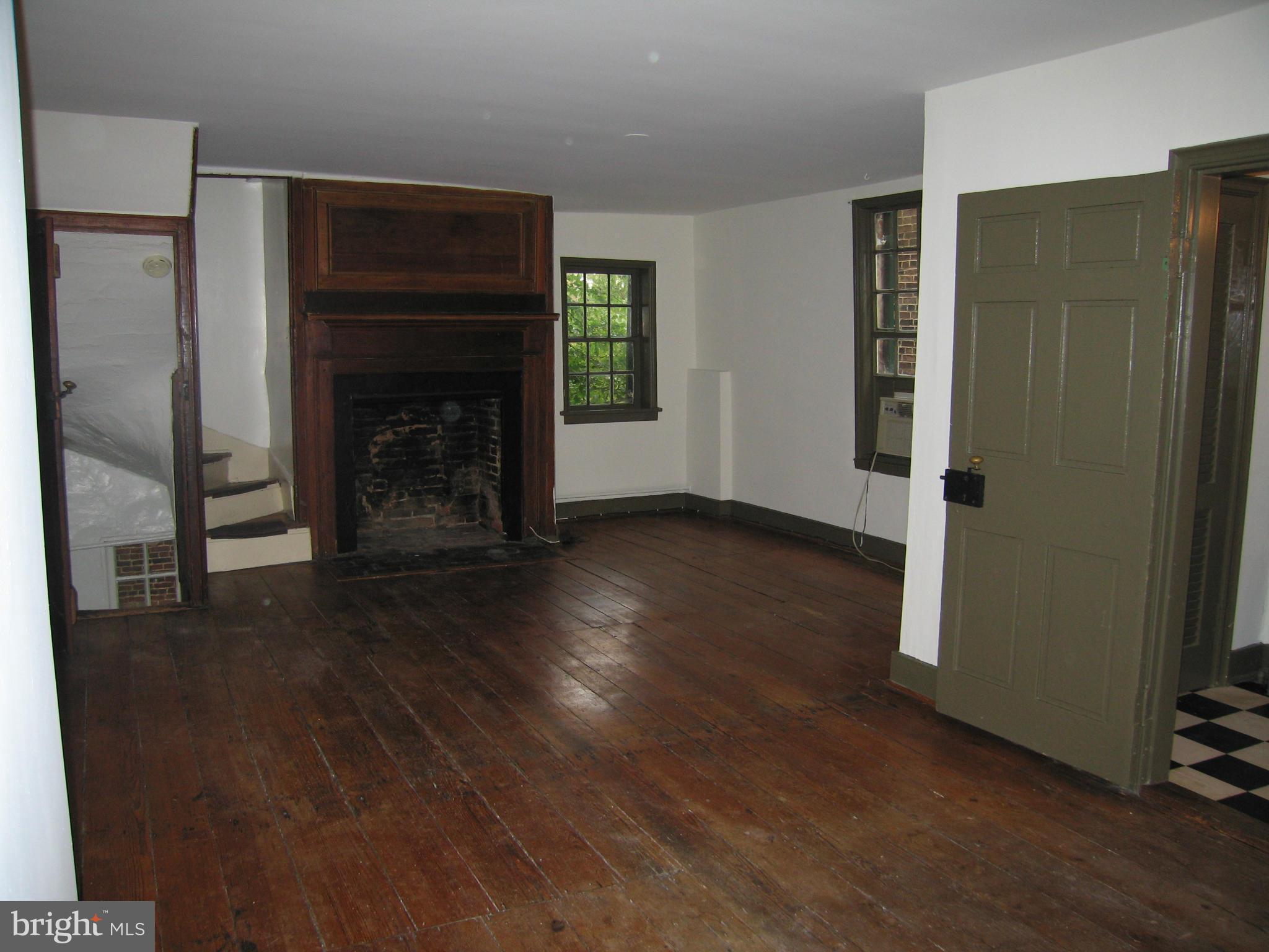 OLD TOWN - Residential Lease