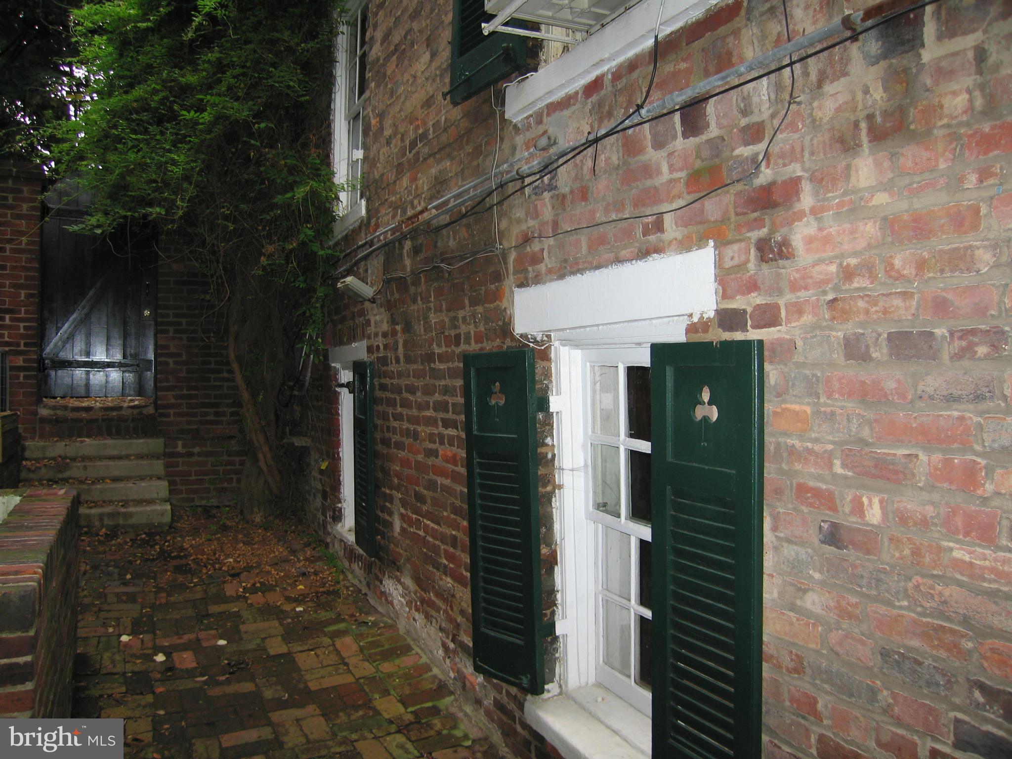 OLD TOWN - Residential Lease