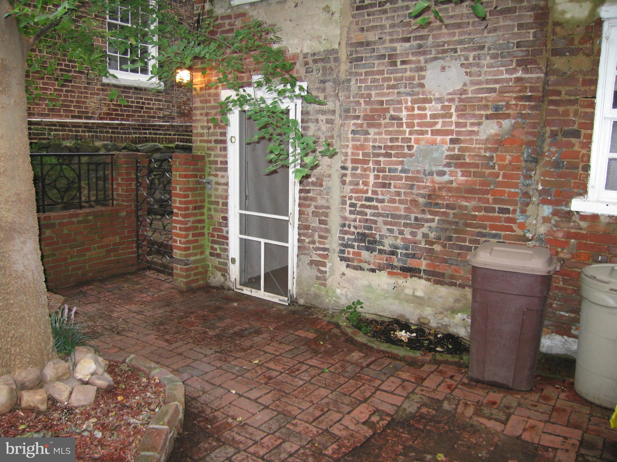 OLD TOWN - Residential Lease