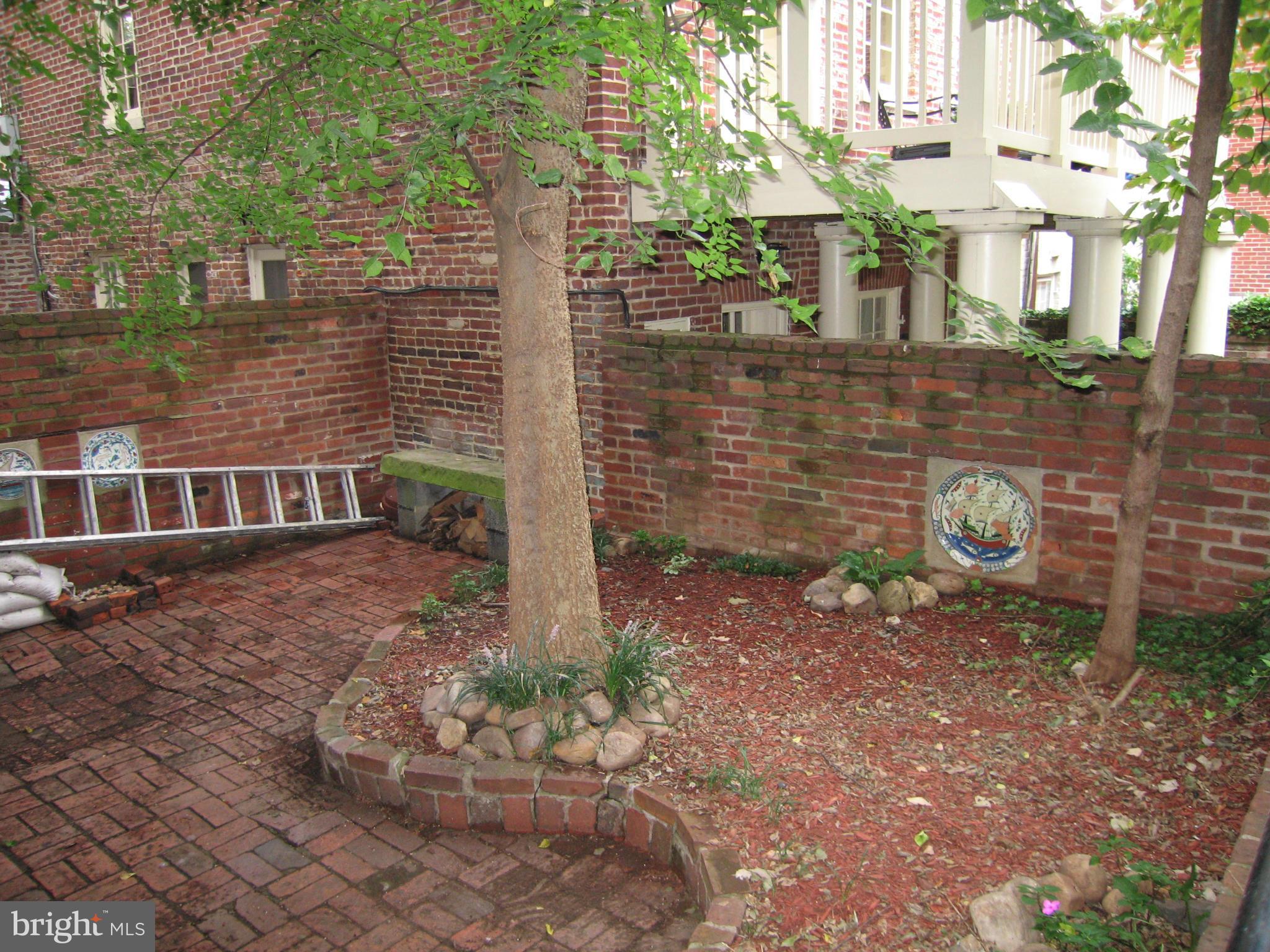 OLD TOWN - Residential Lease