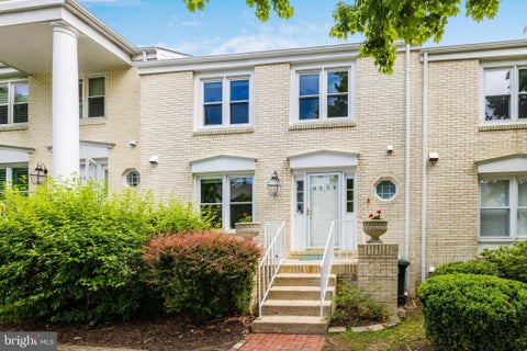 Townhouse For Rent - 8509 Jeffersonian Court<br/> Fairfax County, VIENNA, VA 22182