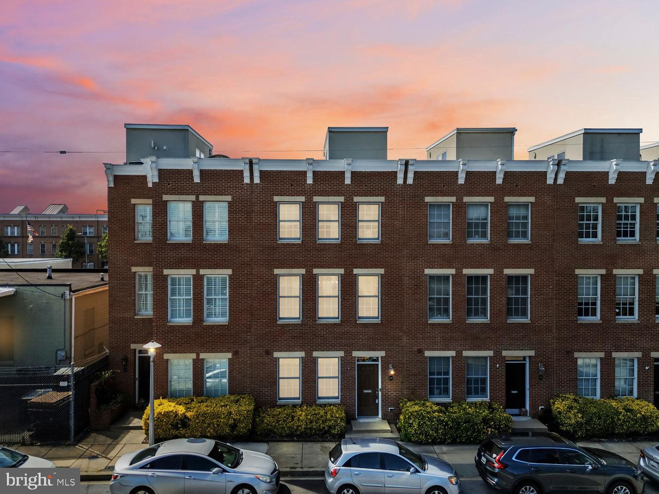 LOCUST POINT - Residential