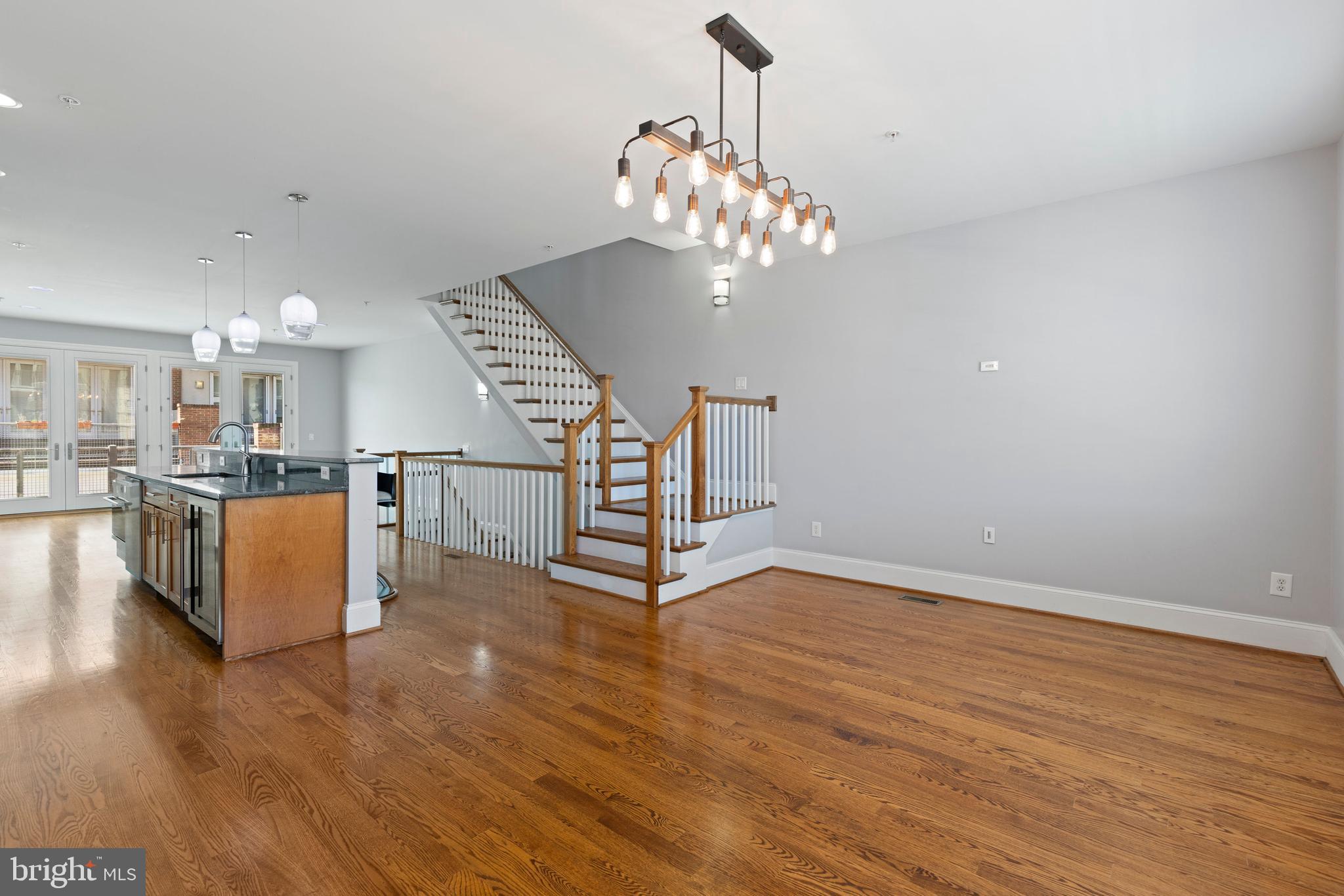 LOCUST POINT - Residential