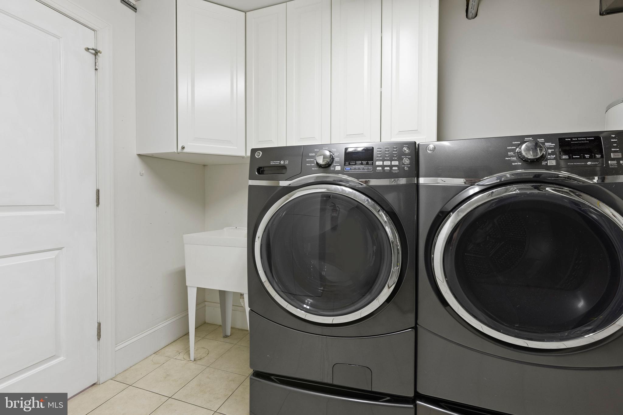 LOCUST POINT - Residential