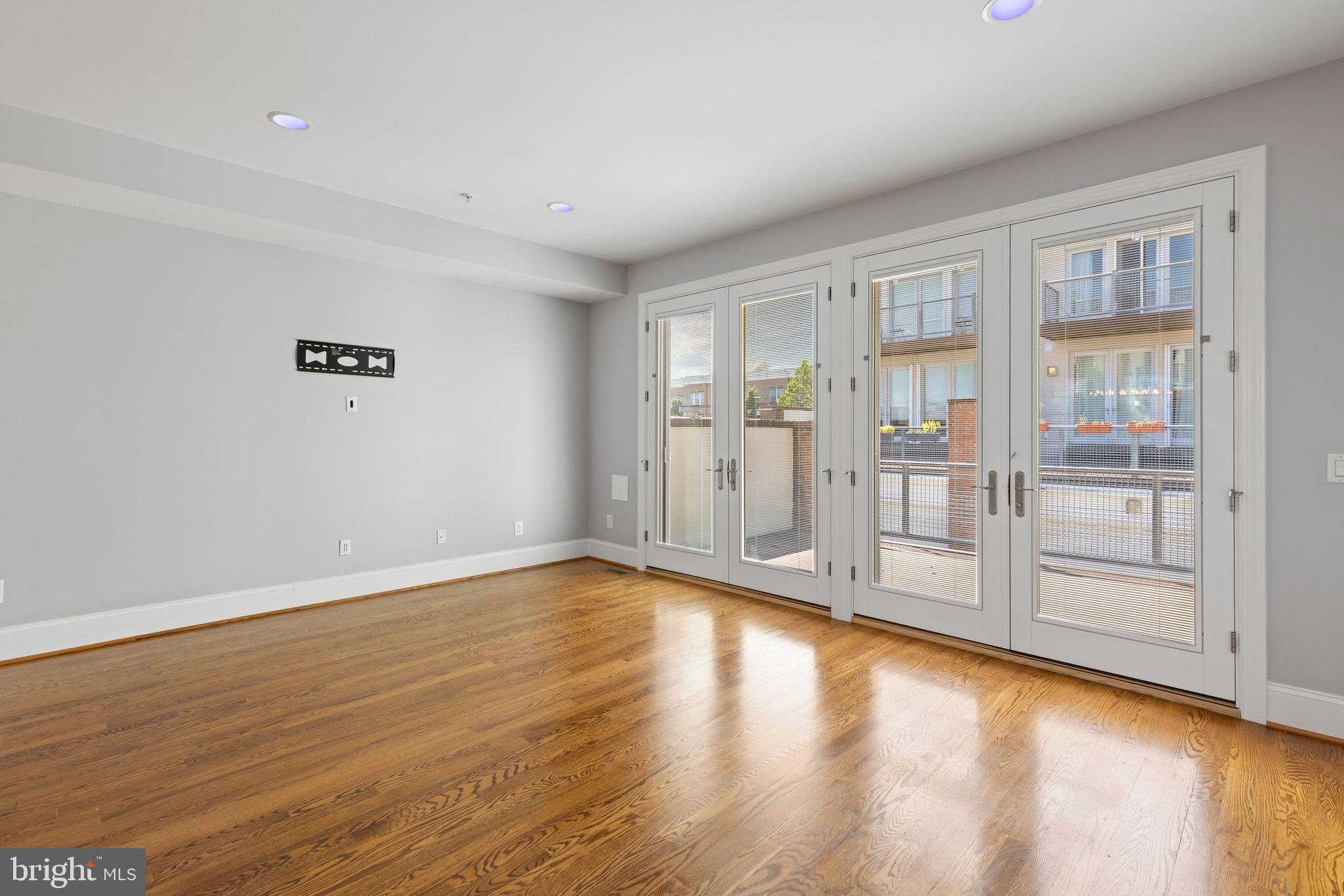 LOCUST POINT - Residential