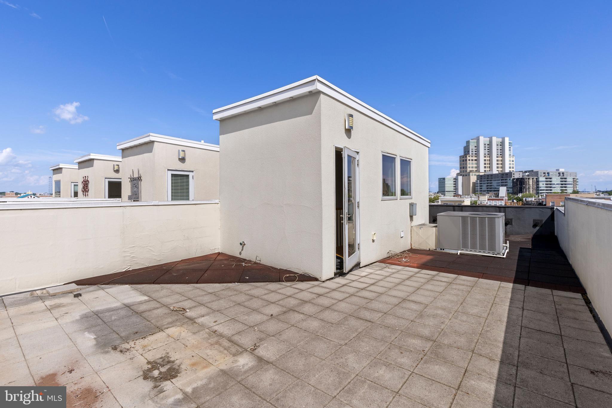 LOCUST POINT - Residential