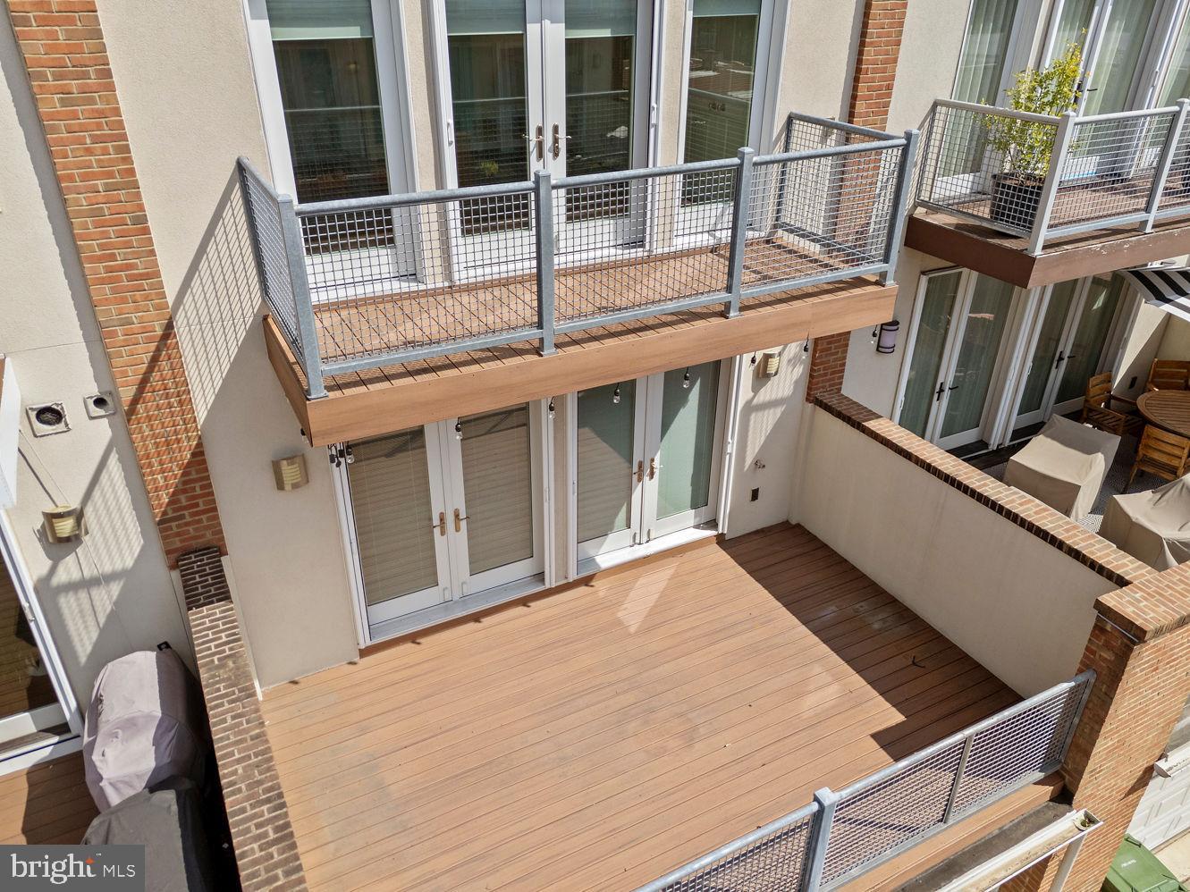 LOCUST POINT - Residential