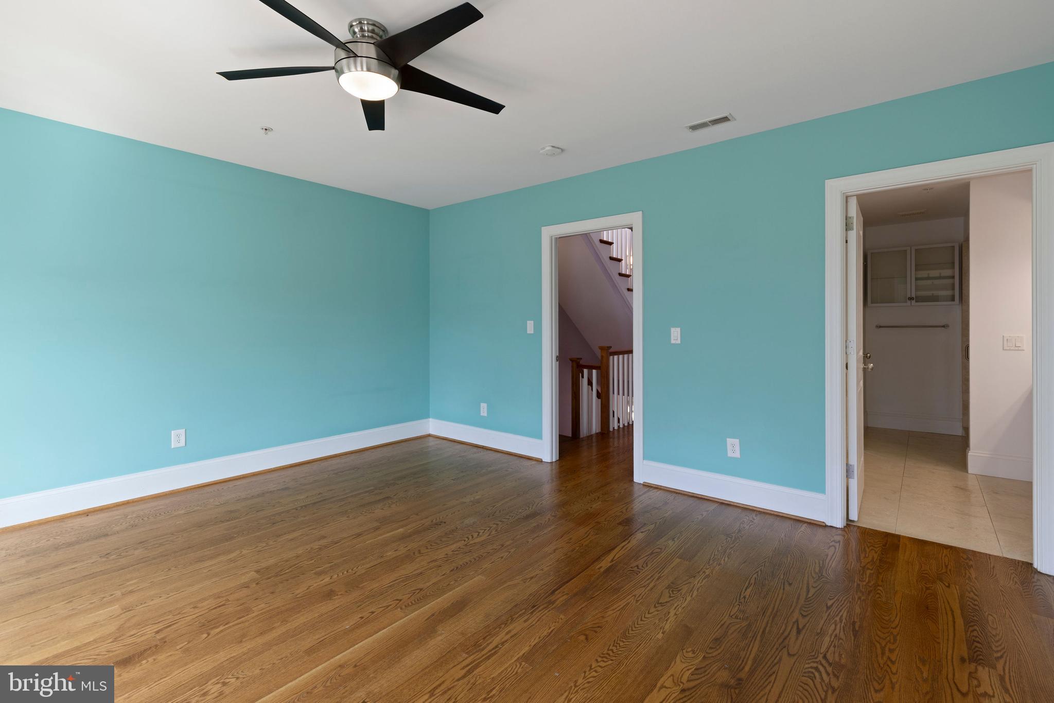 LOCUST POINT - Residential