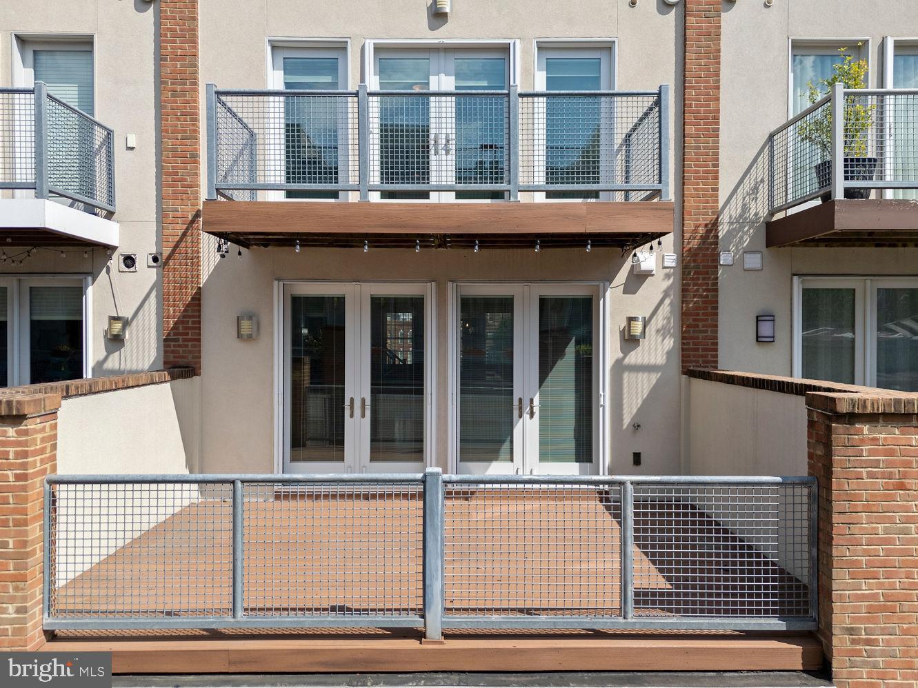 LOCUST POINT - Residential