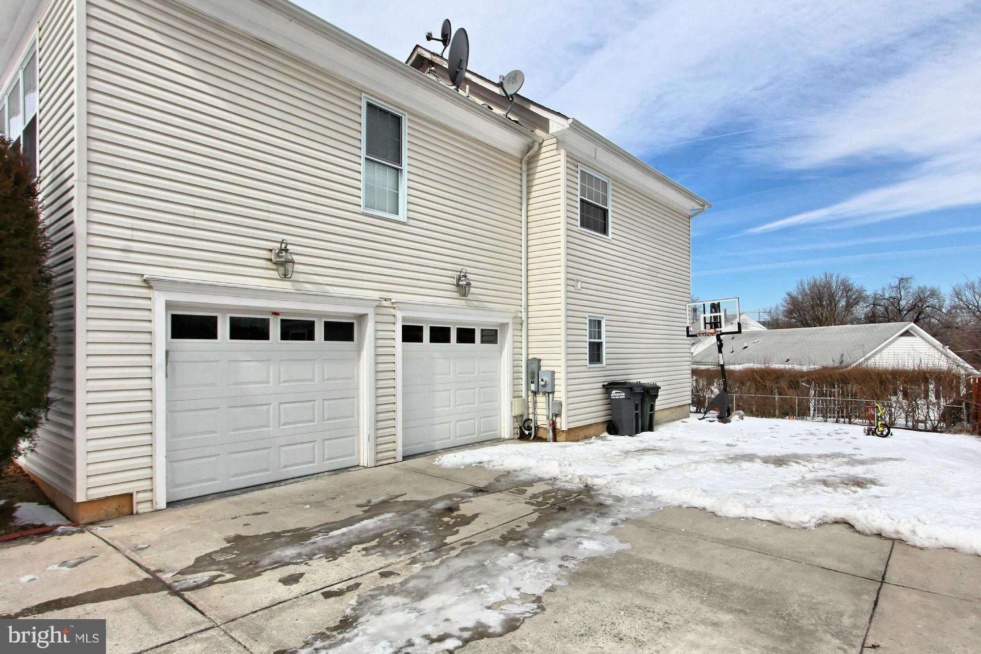 PIMMIT HILLS - Residential Lease