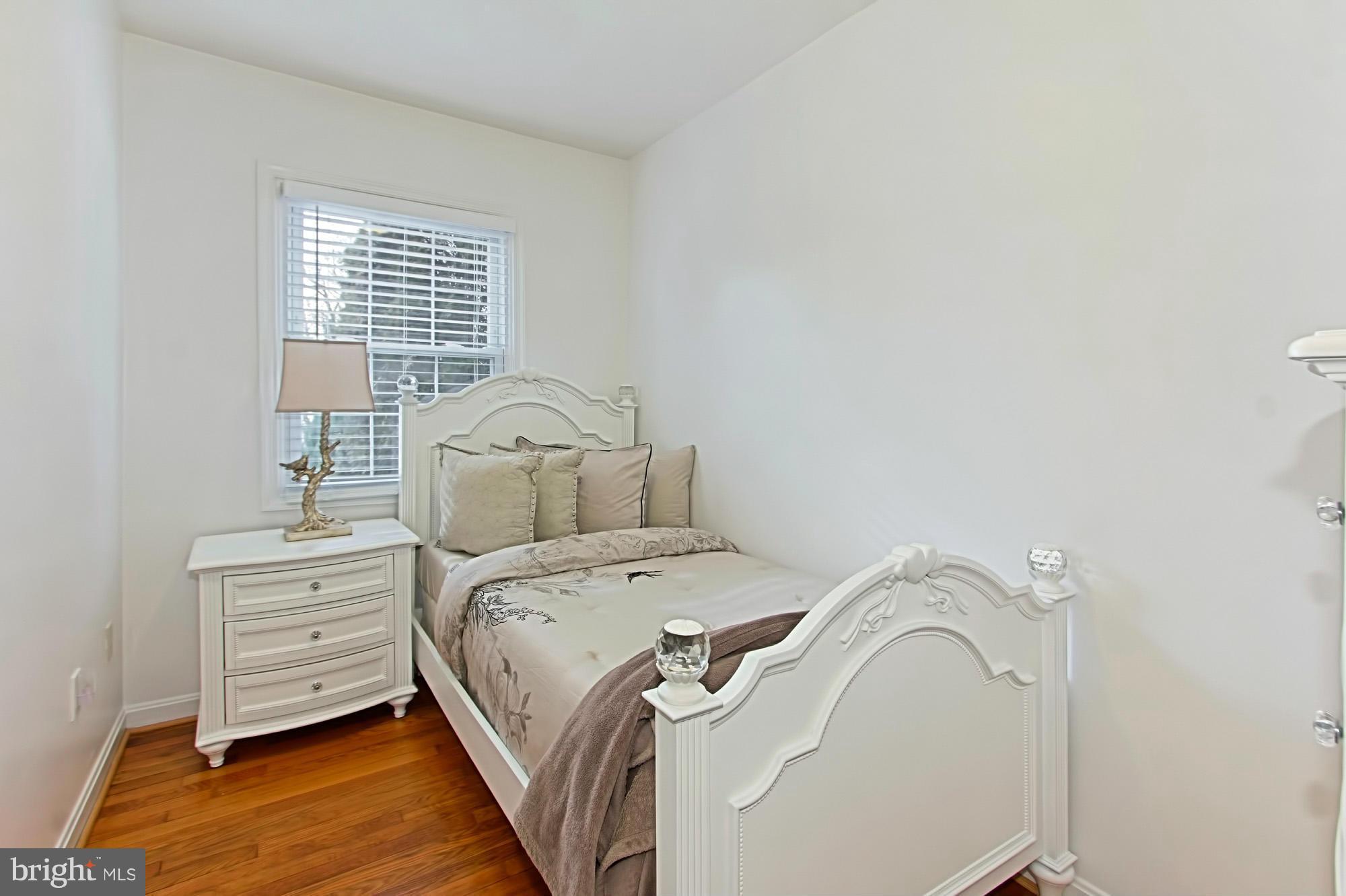 PIMMIT HILLS - Residential Lease