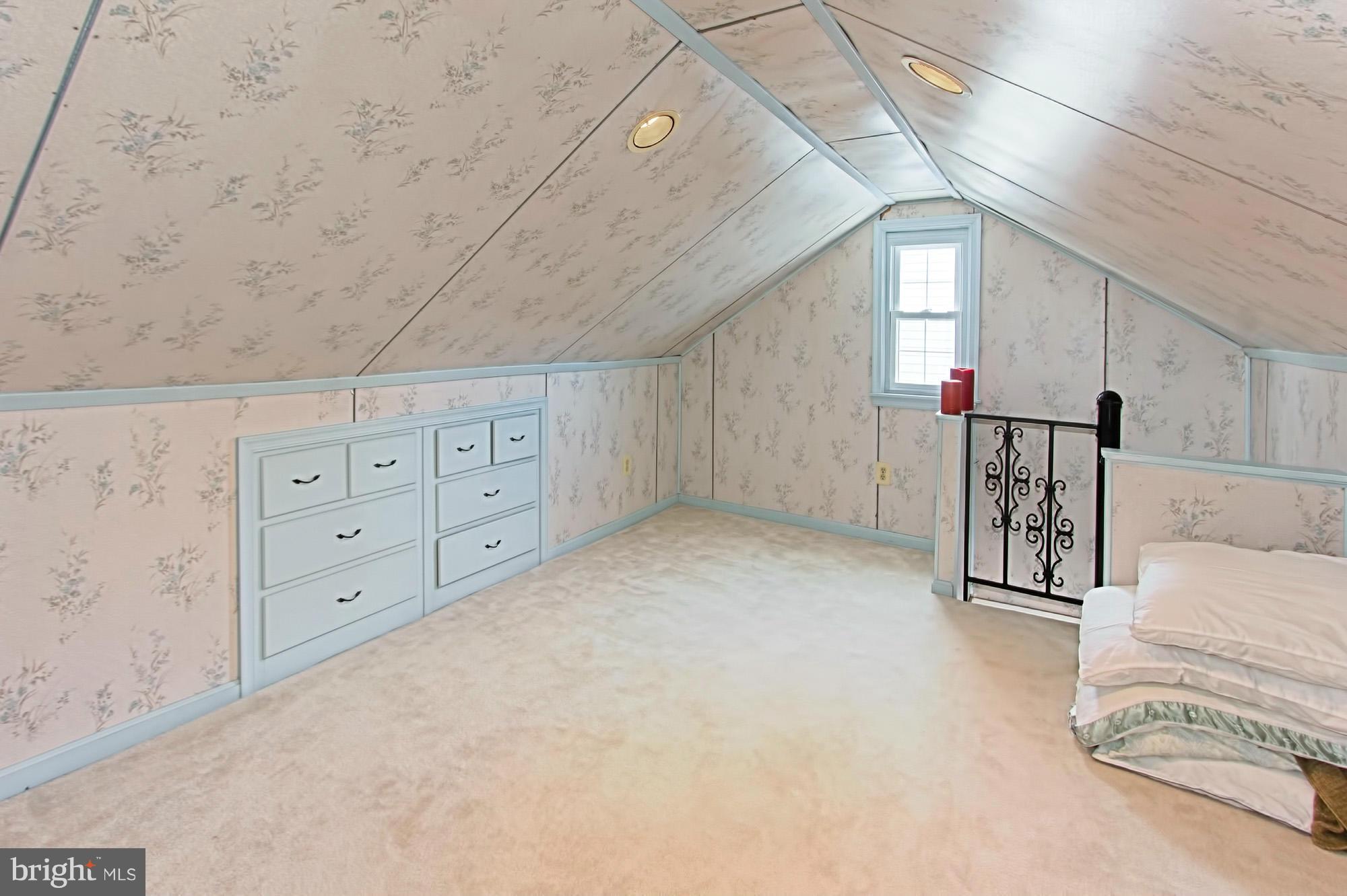 PIMMIT HILLS - Residential Lease