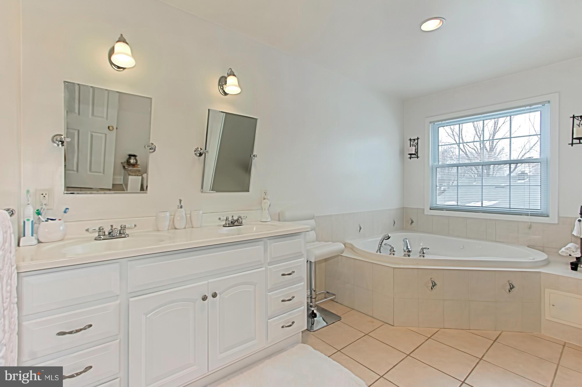 PIMMIT HILLS - Residential Lease